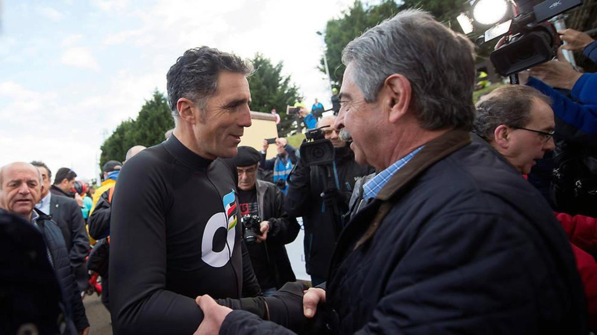 Miguel Induráin y Óscar Freire vuelven al pelotón por un día