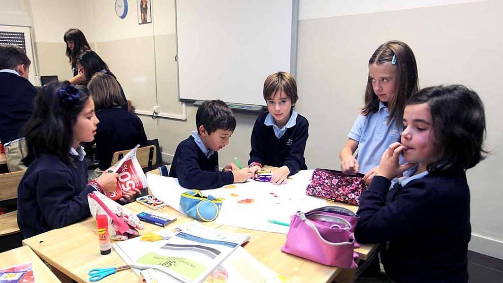 El centro escolar de Pamplona protagoniza la sección 'Cole a cole' del Diario Escolar del martes 17 de noviembre de 2015.