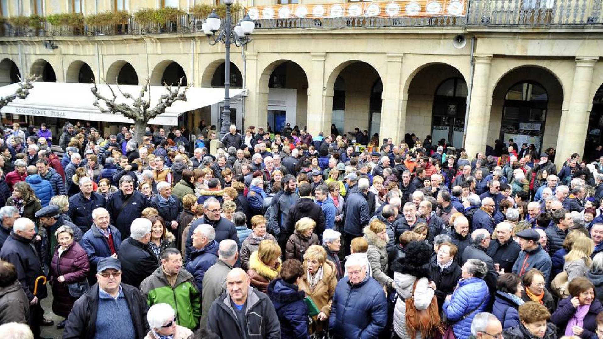 Mas de trescientos jubilados se concentraron en Tafalla por una jubilación digna