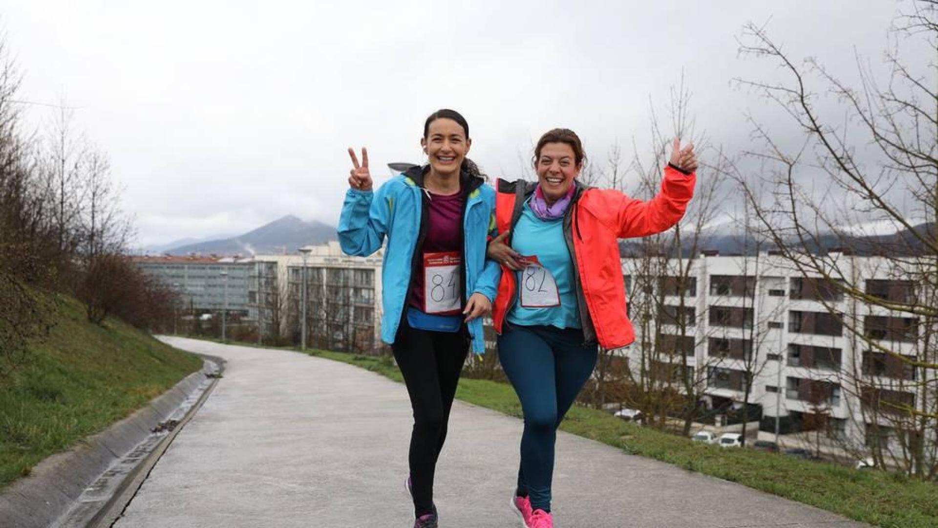 Cristóbal Galera y Cristina Aleixandre ganan bajo la lluvia en Sarriguren