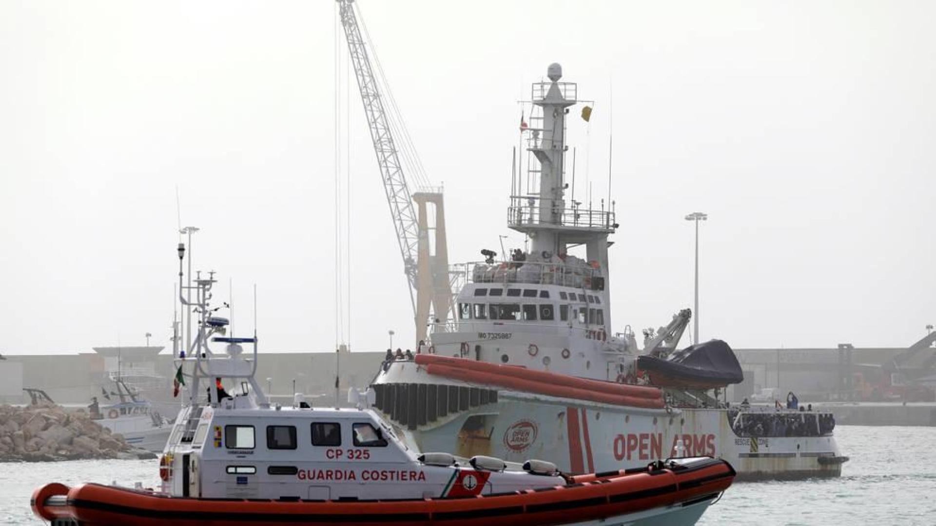 Italia incauta el barco de la ONG Open Arms por "inmigración ilegal"