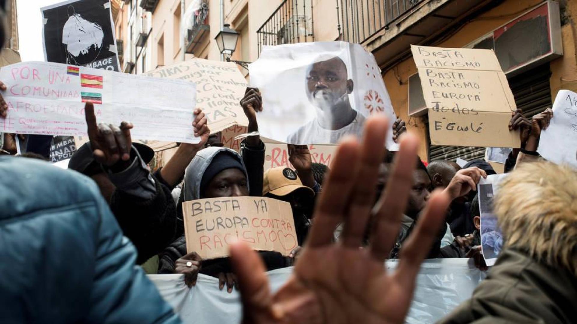 Policías municipales se querellan contra Arce y Monedero por incitar al odio