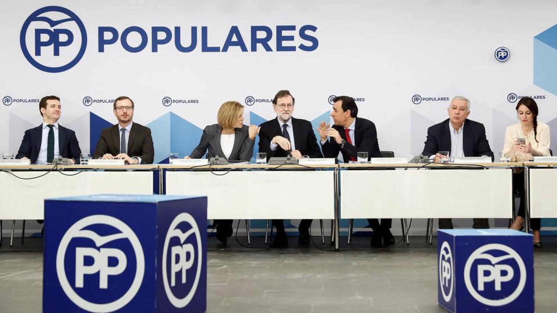 Rajoy exhibe serenidad ante los suyos pese al creciente malestar social