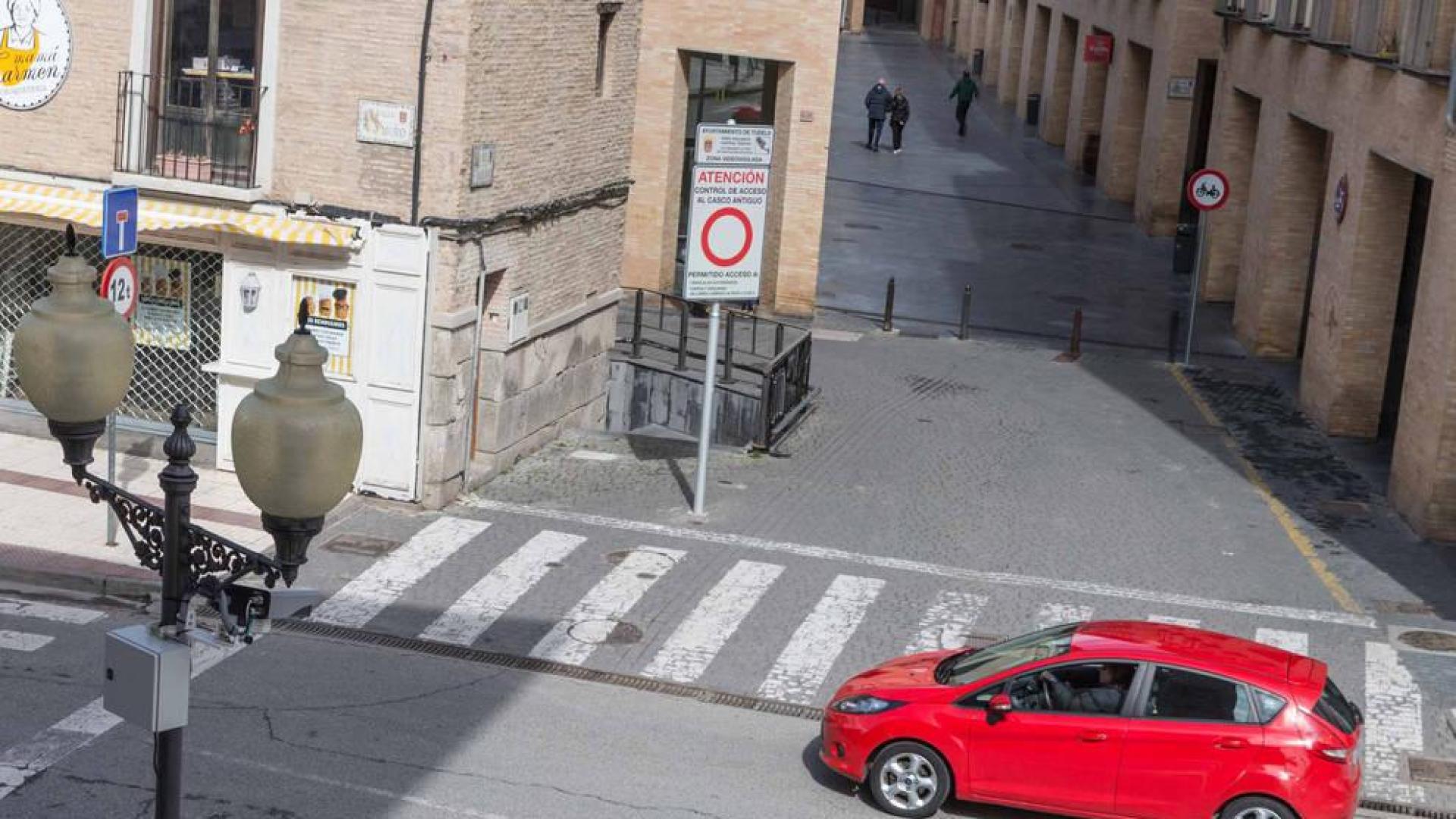 La cámara de la zona peatonal de Tudela 'caza' a 40 vehículos en un día