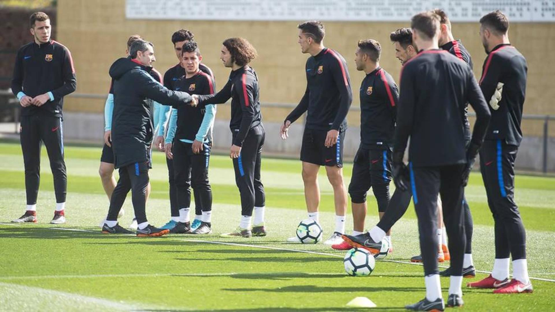 El Barça B se ejercita con el primer equipo