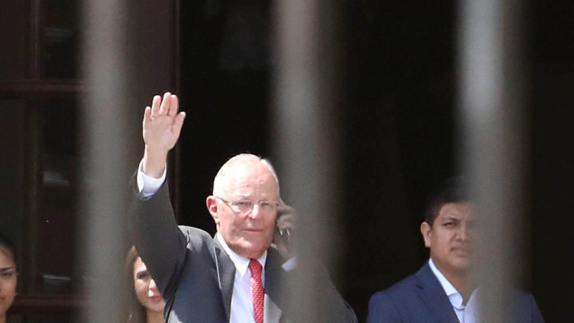 El presidente de Perú anuncia su renuncia por el "clima de ingobernabilidad"
