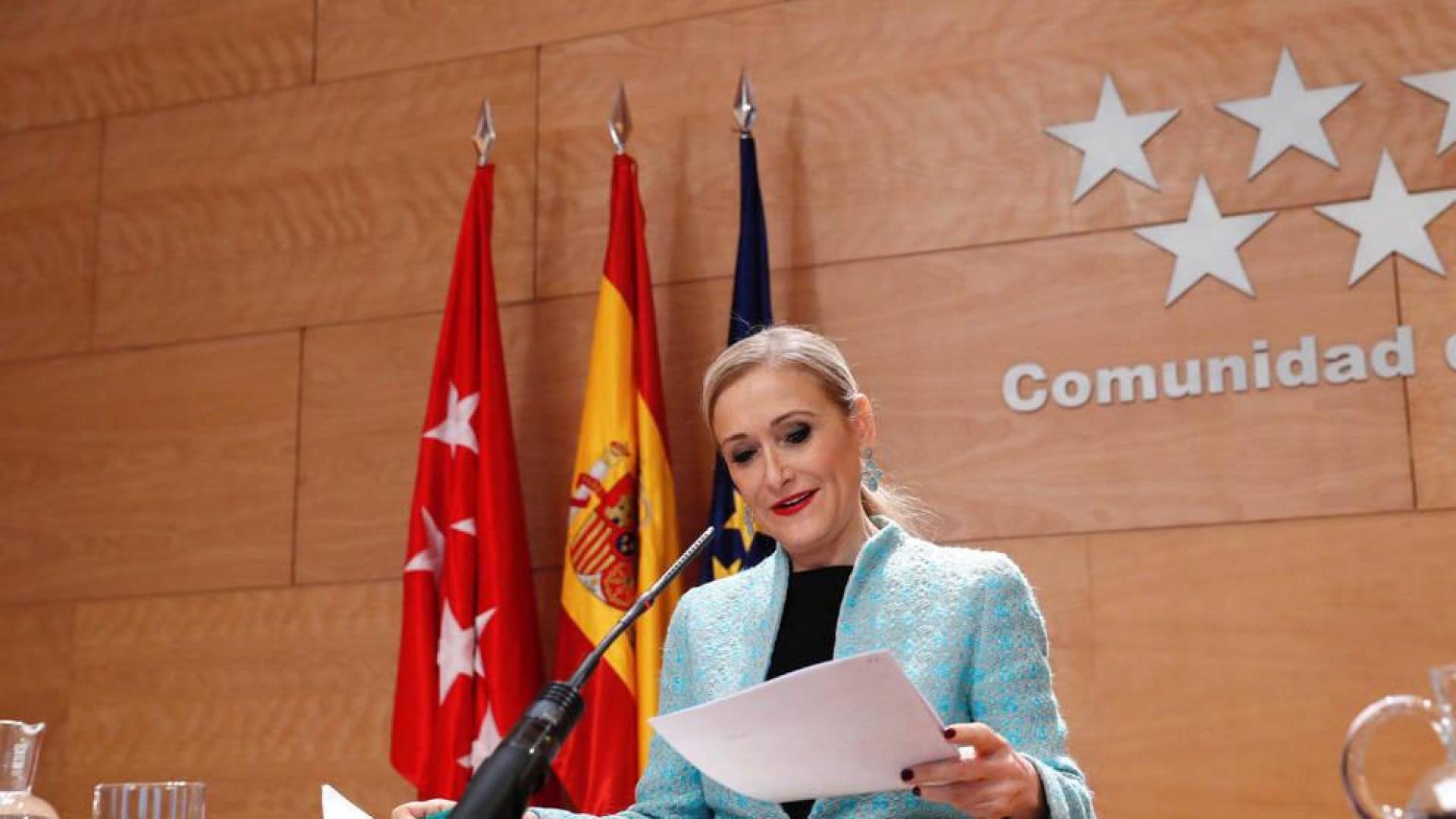 Cifuentes defiende la "legalidad y transparencia" del título de su máster