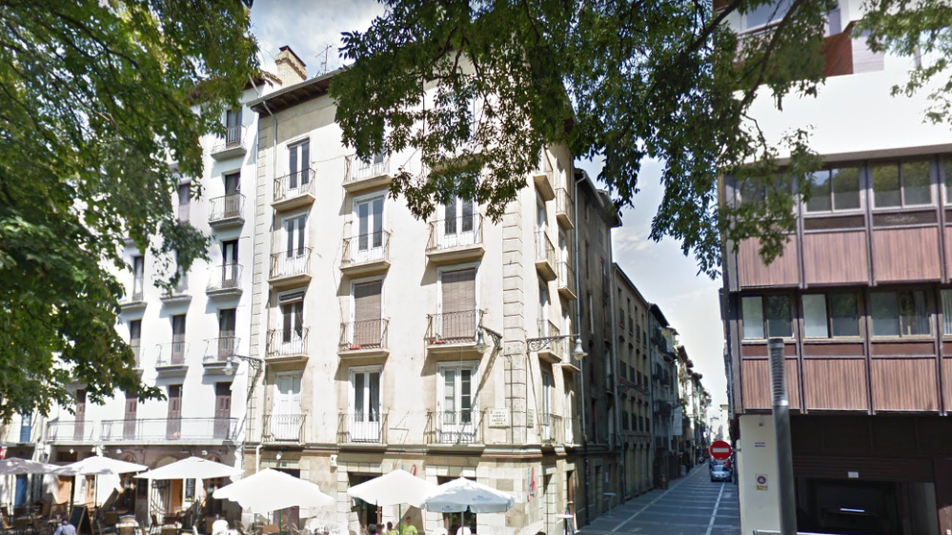 Nuevos adoquines en el Casco Antiguo en recuerdo a los fusilados en Pamplona