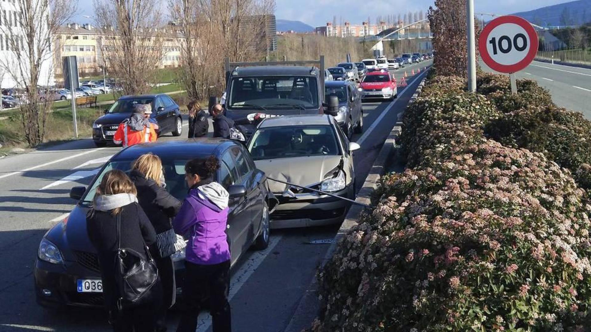 Un herido leve en la PA-30 en Mutilva tras una colisión por alcance