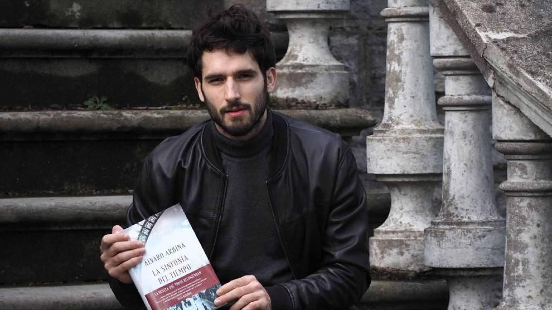 Álvaro Arbina: “No he escrito una novela para devorar, sino para degustar”
