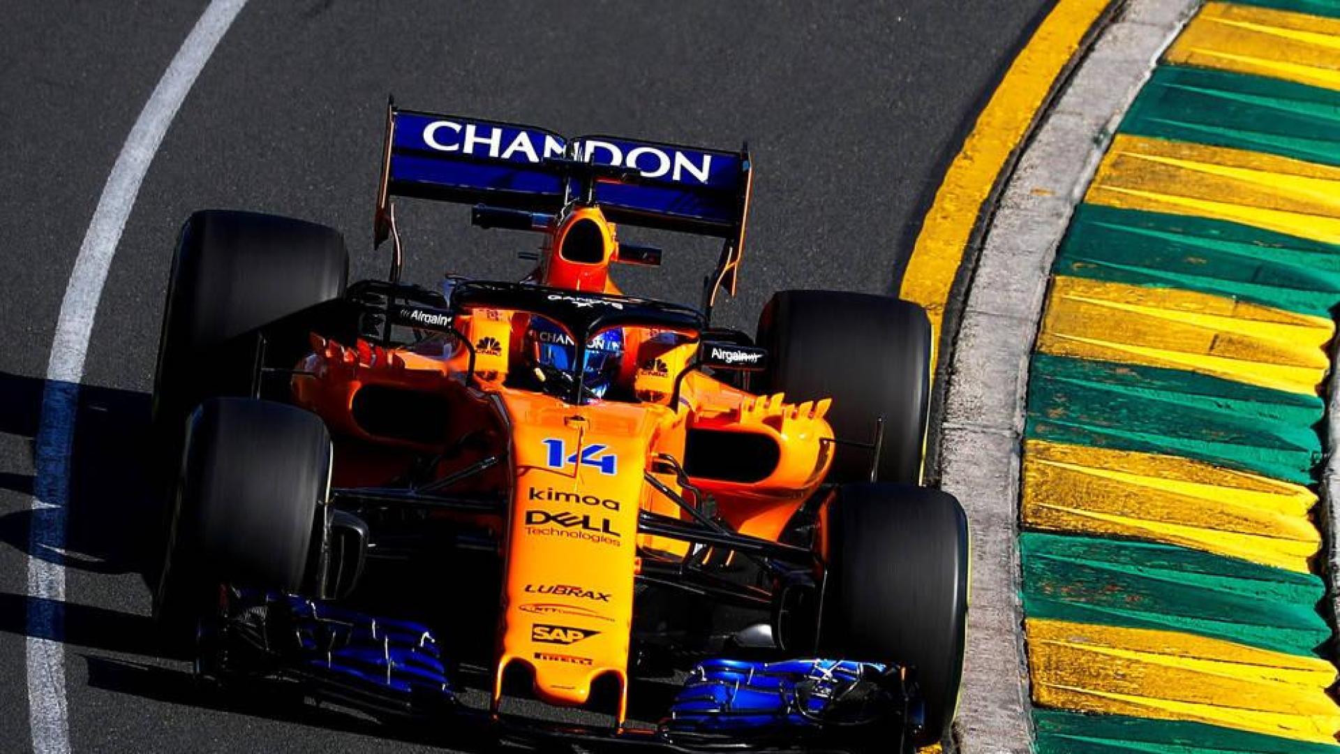 Hamilton no levanta el pie del acelerador y Alonso asoma la cabeza