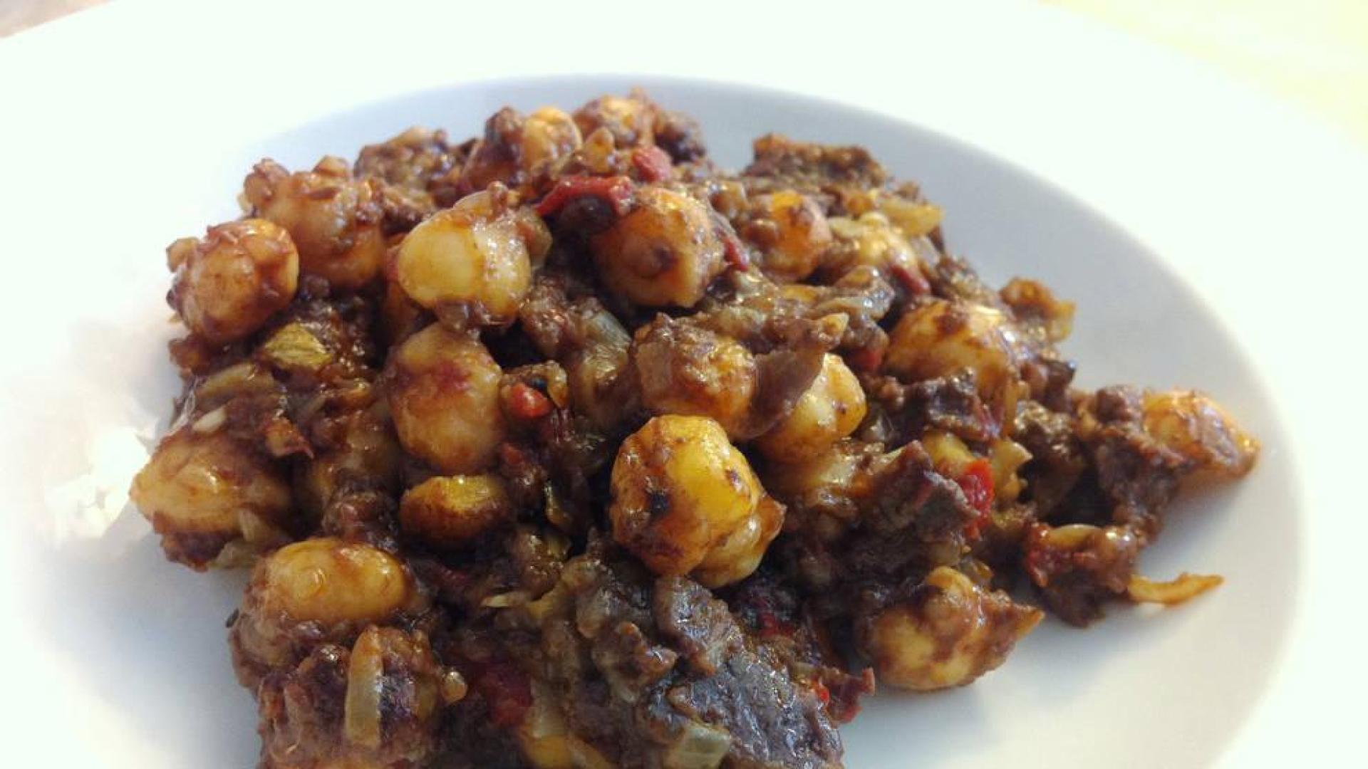 La receta de Semana Santa: Garbanzos con morcilla
