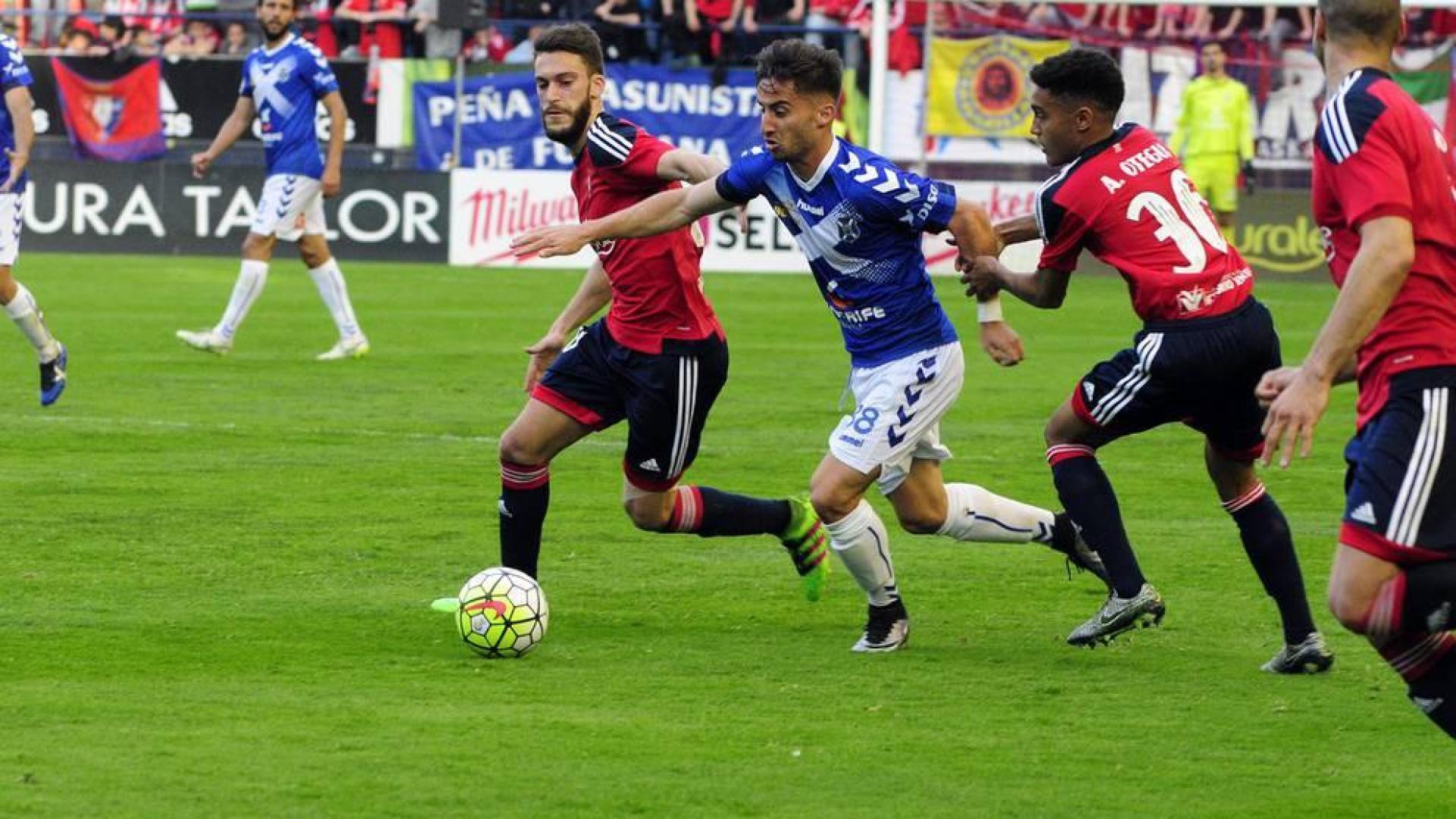 Imágenes del encuentro correspondiente a la Jornada 31 de la Liga Adelante, temporada 2015/2016, disputado entre el C.A. Osasuna y el Tenerife.