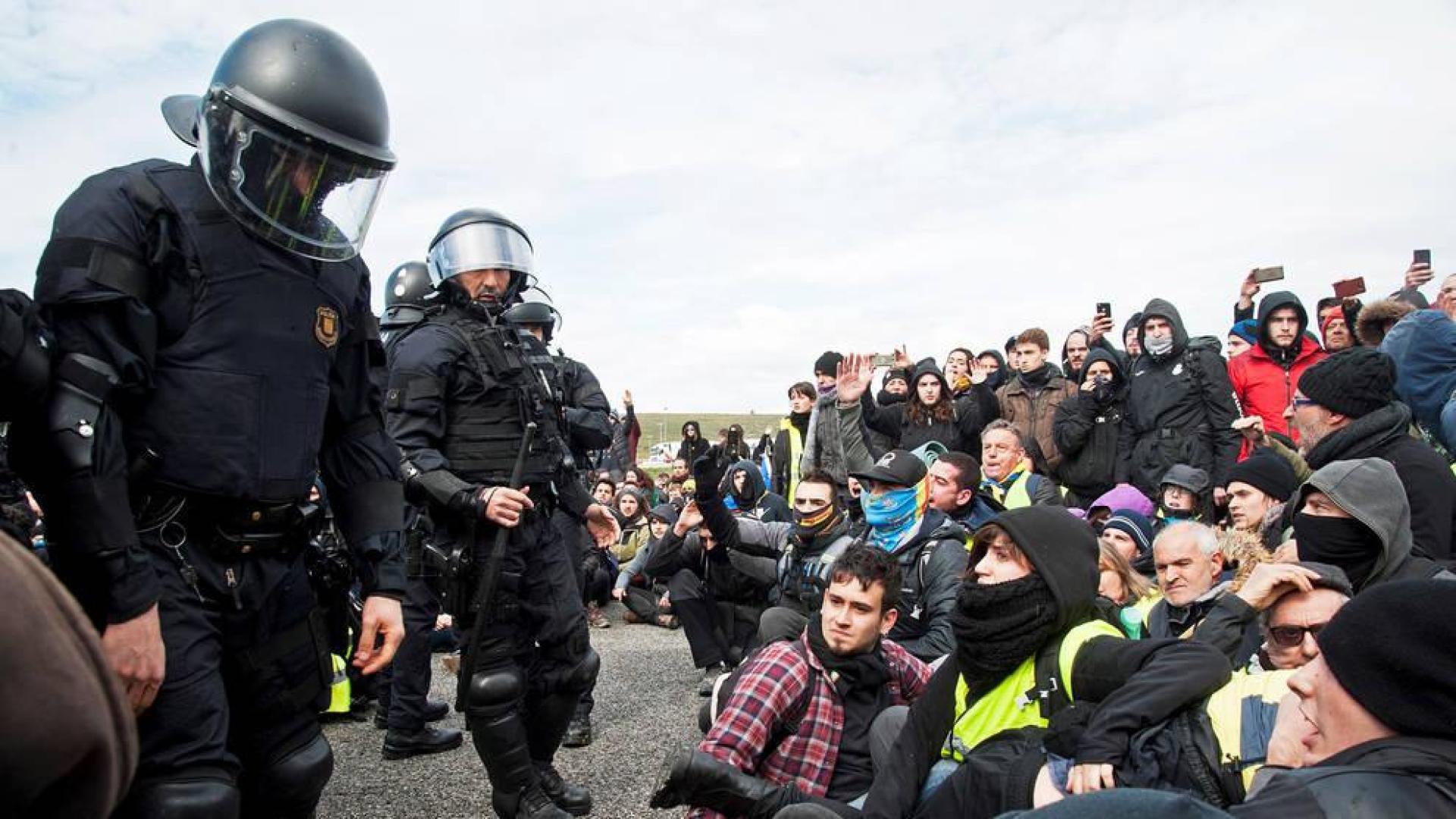El independentismo radicaliza las protestas y calienta el ambiente para una huelga general