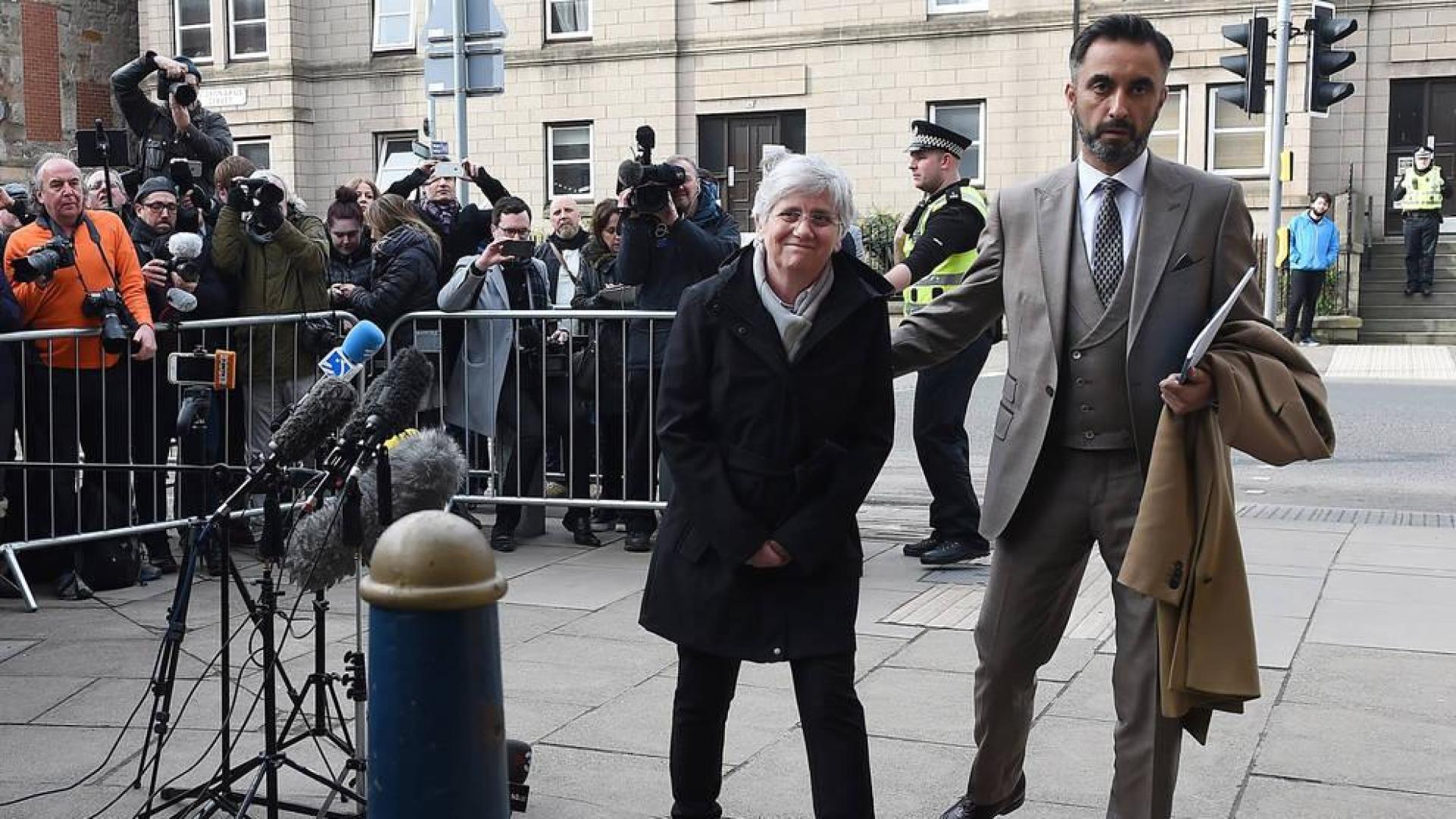 Ponsatí se entrega en Edimburgo en cumplimiento de la euroorden