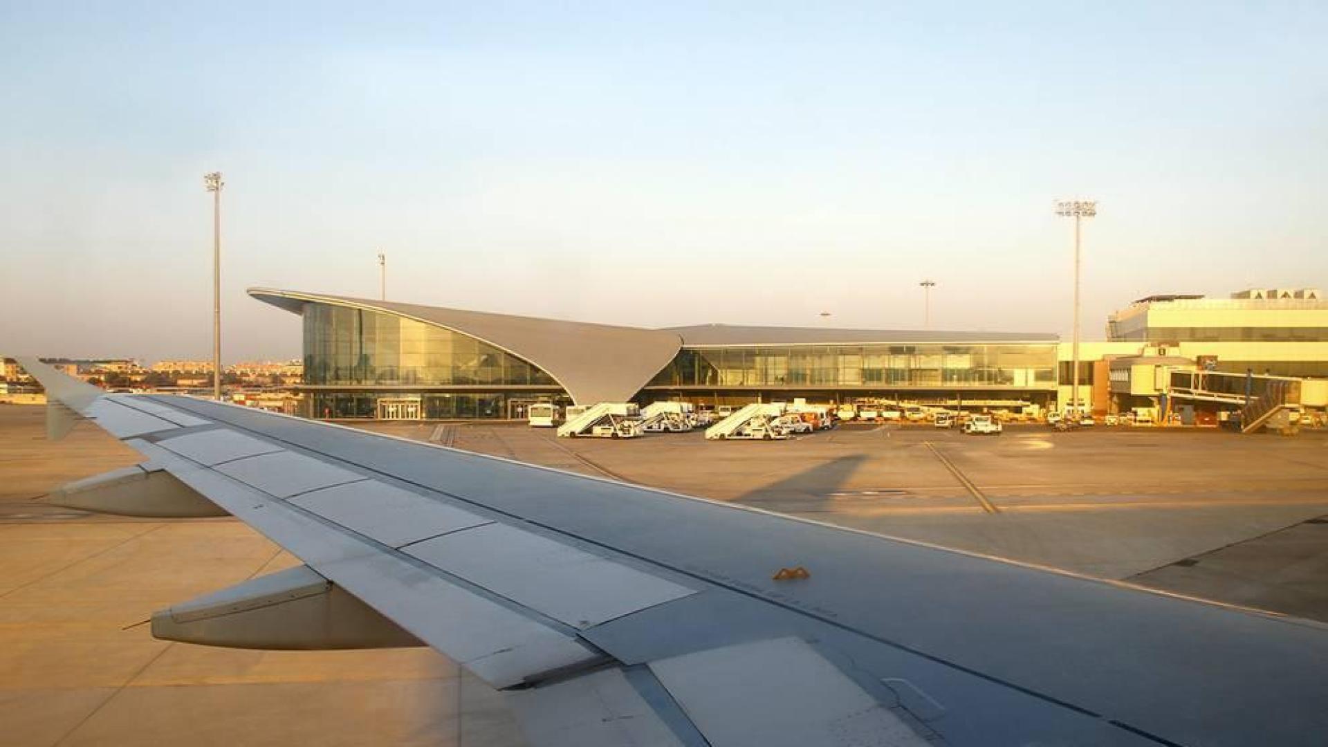 Una cometa causa retrasos y afecta a 6 operaciones del aeropuerto de Valencia