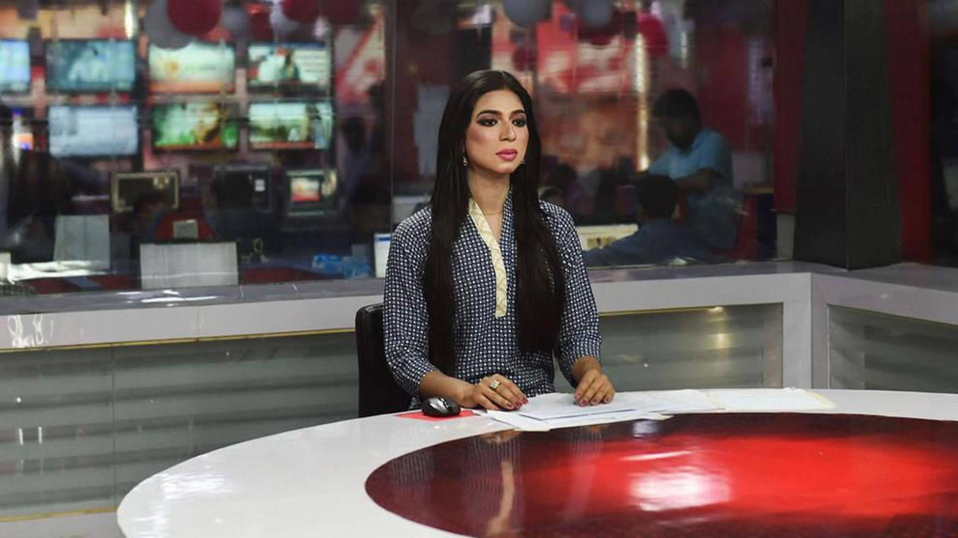 La primera transexual presentadora de televisión rompe barreras en Pakistán