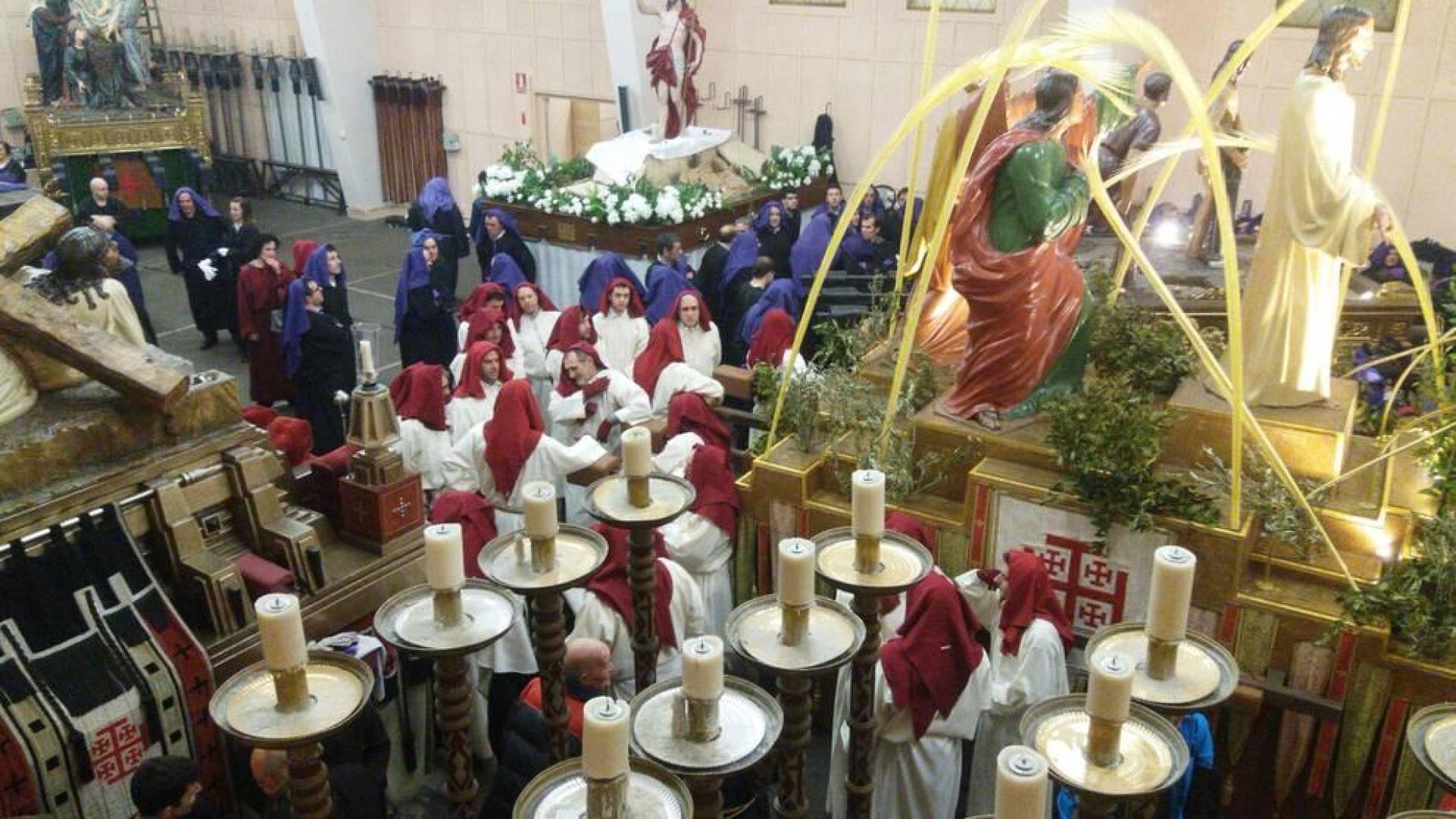 La Hermandad de la Pasión ultima los detalles antes de la procesión