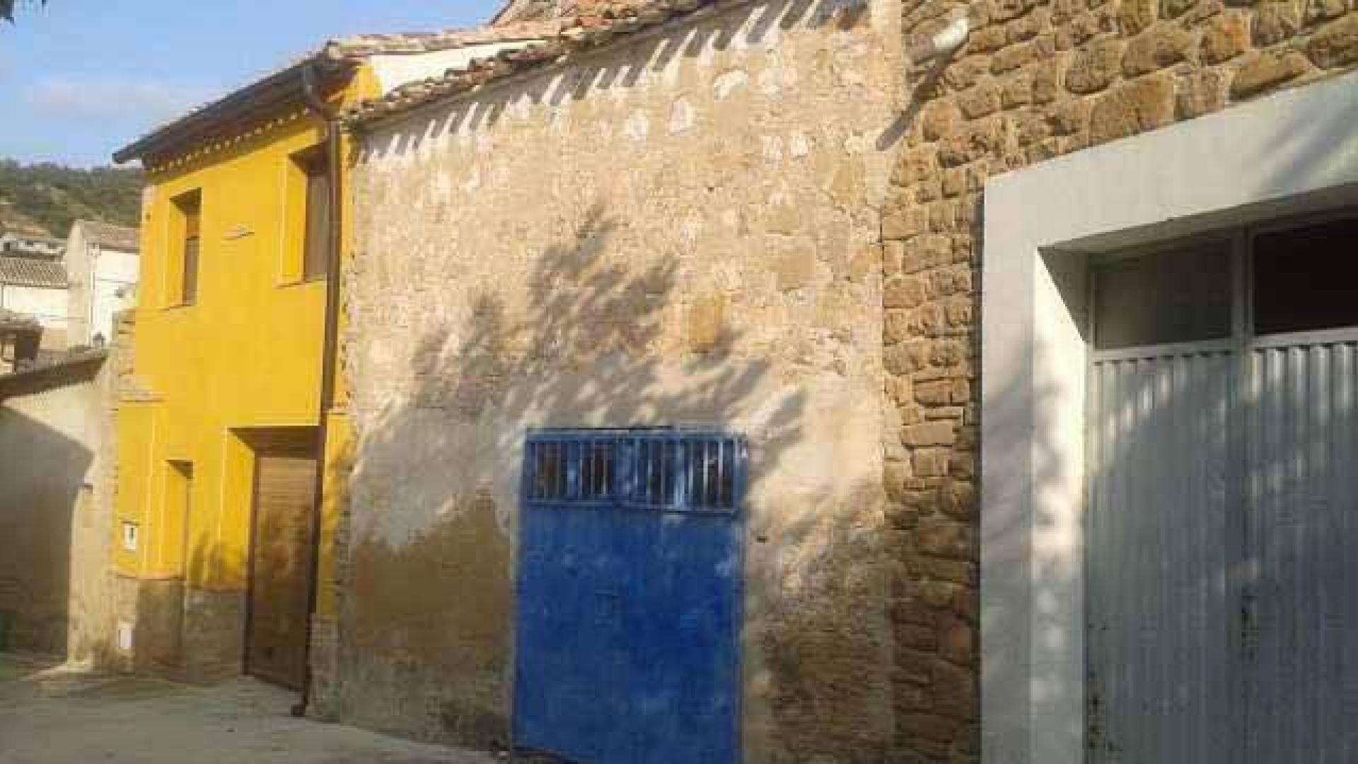 Hacienda subasta trece inmuebles en Navarra y un garaje con trastero en Jaca