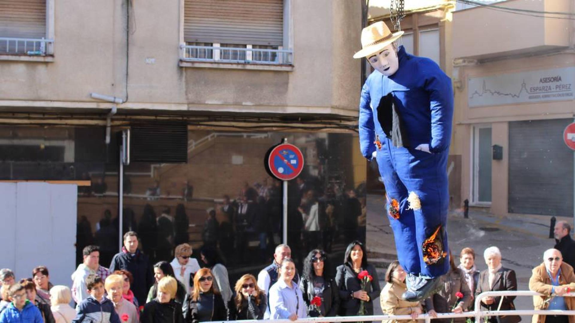 Galería de imágenes de los actos tradicionales del lunes de Pascua que se celebraron en las localidades navarras de Allo, Los Arcos, San Adrián y Estella.