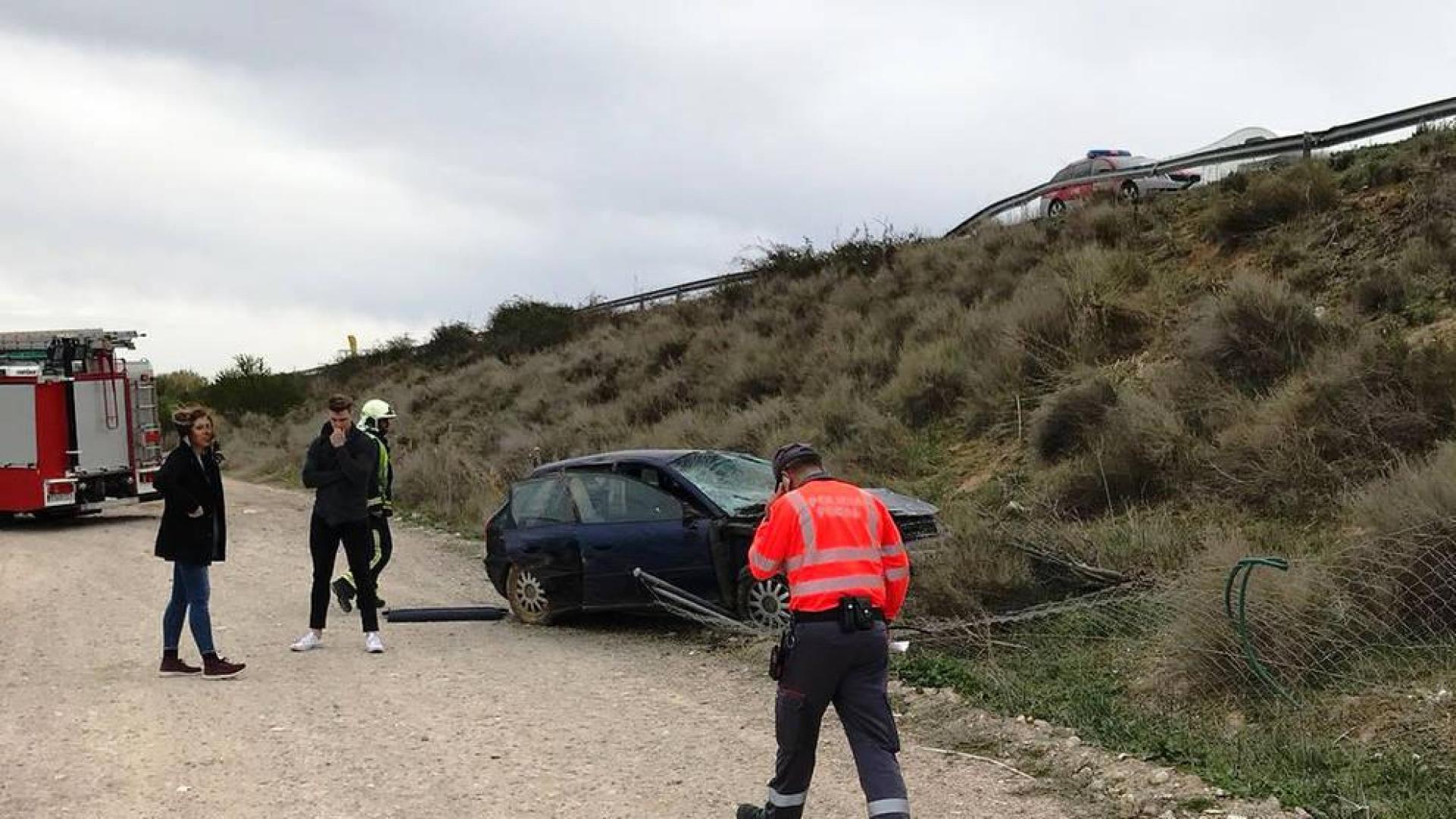 Heridos dos jóvenes de 22 y 26 años al salirse de la vía y volcar en Murchante