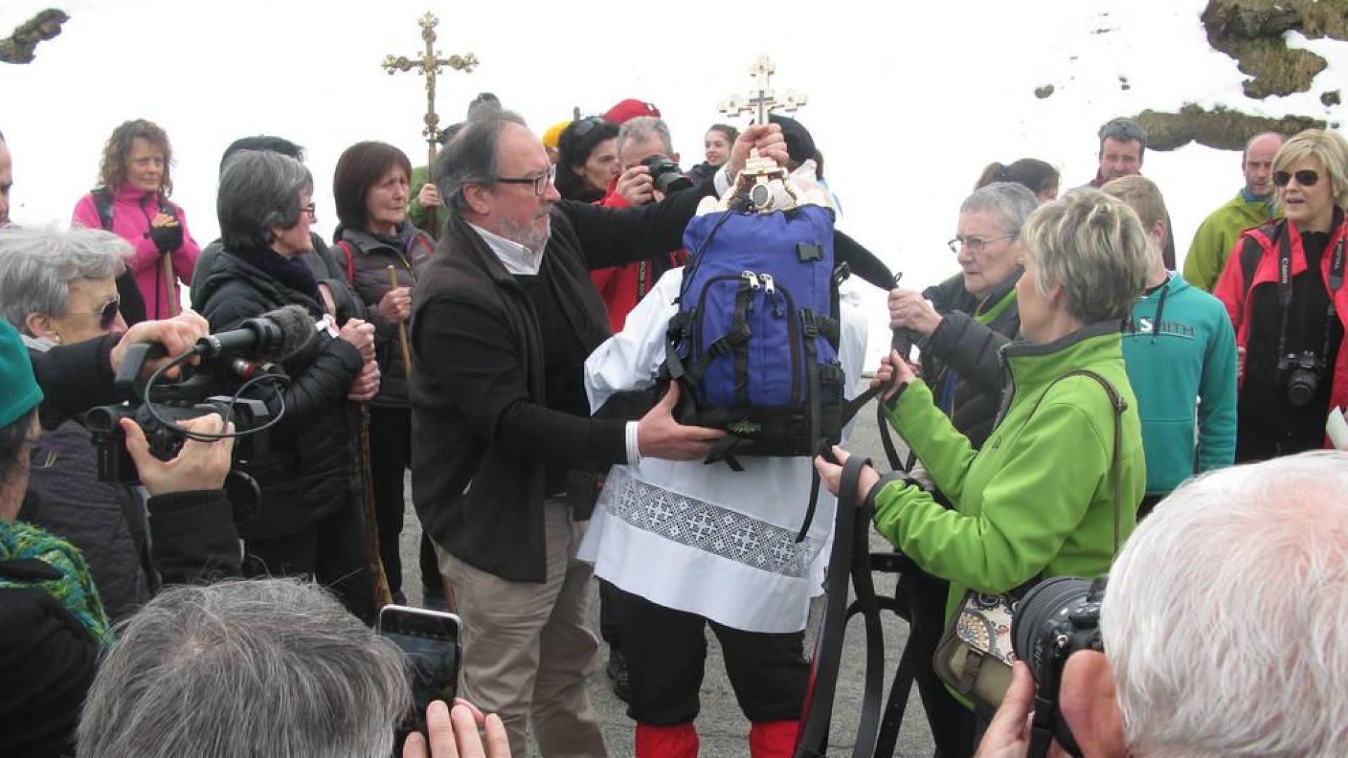 San Miguel desciende en mochila por el mal estado de los senderos