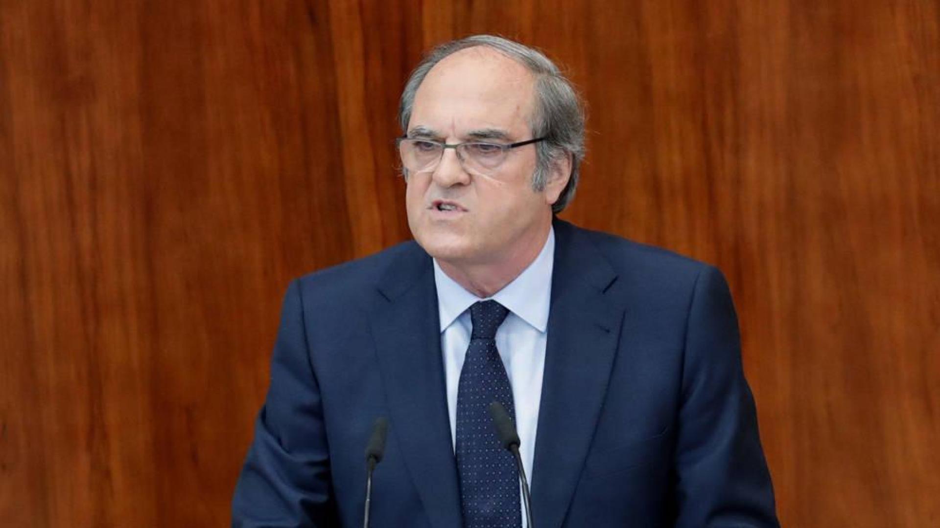 PSOE anuncia una moción de censura contra Cifuentes tras sus explicaciones del máster
