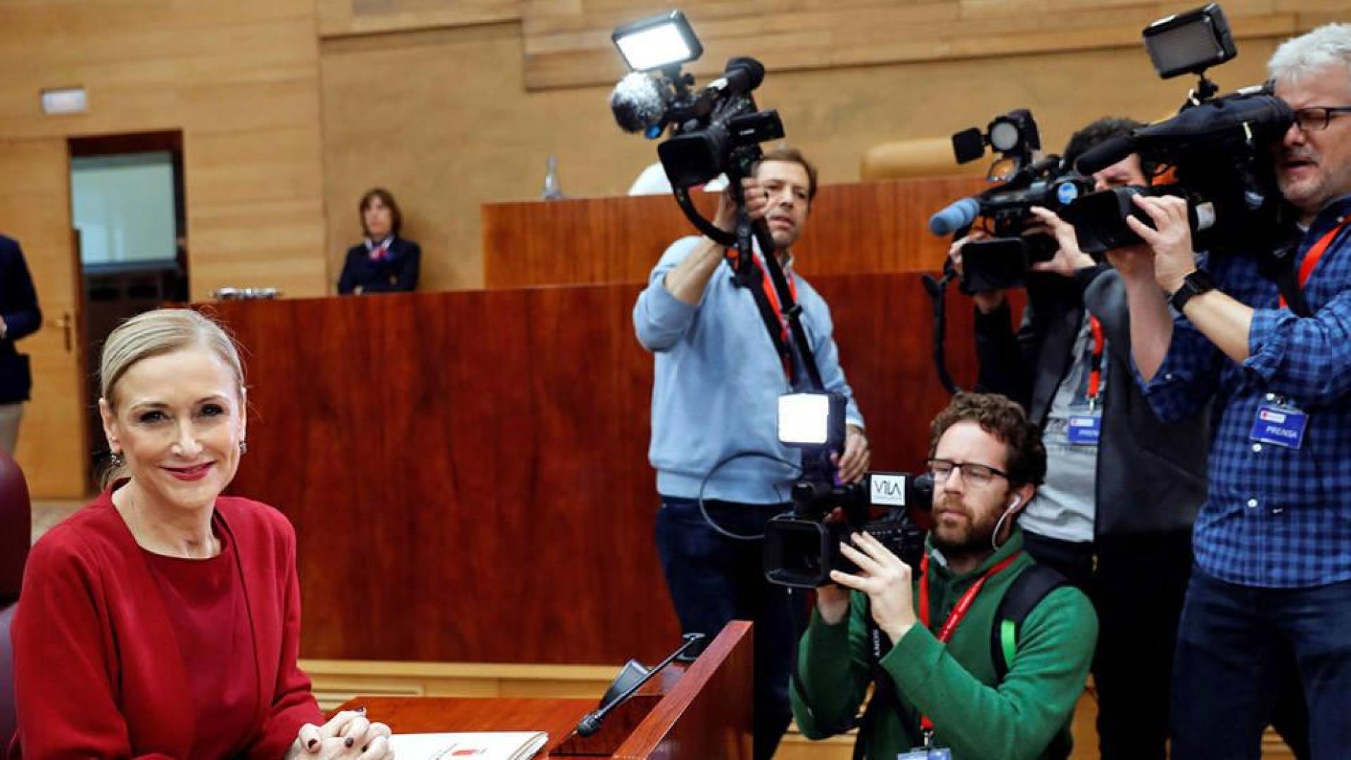 Cifuentes se remite a la Universidad para aclarar las dudas de su máster