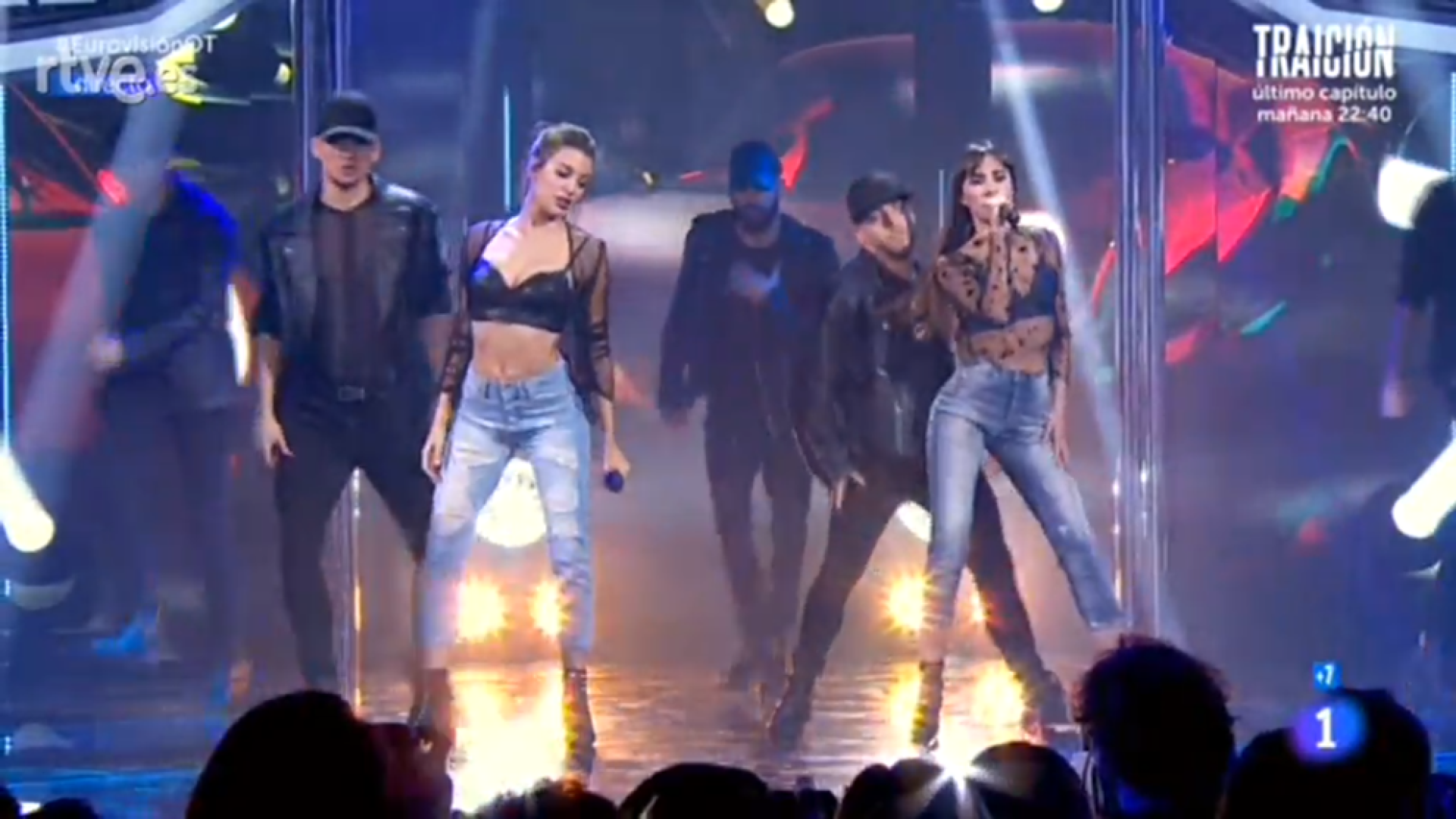 Aitana y Ana War