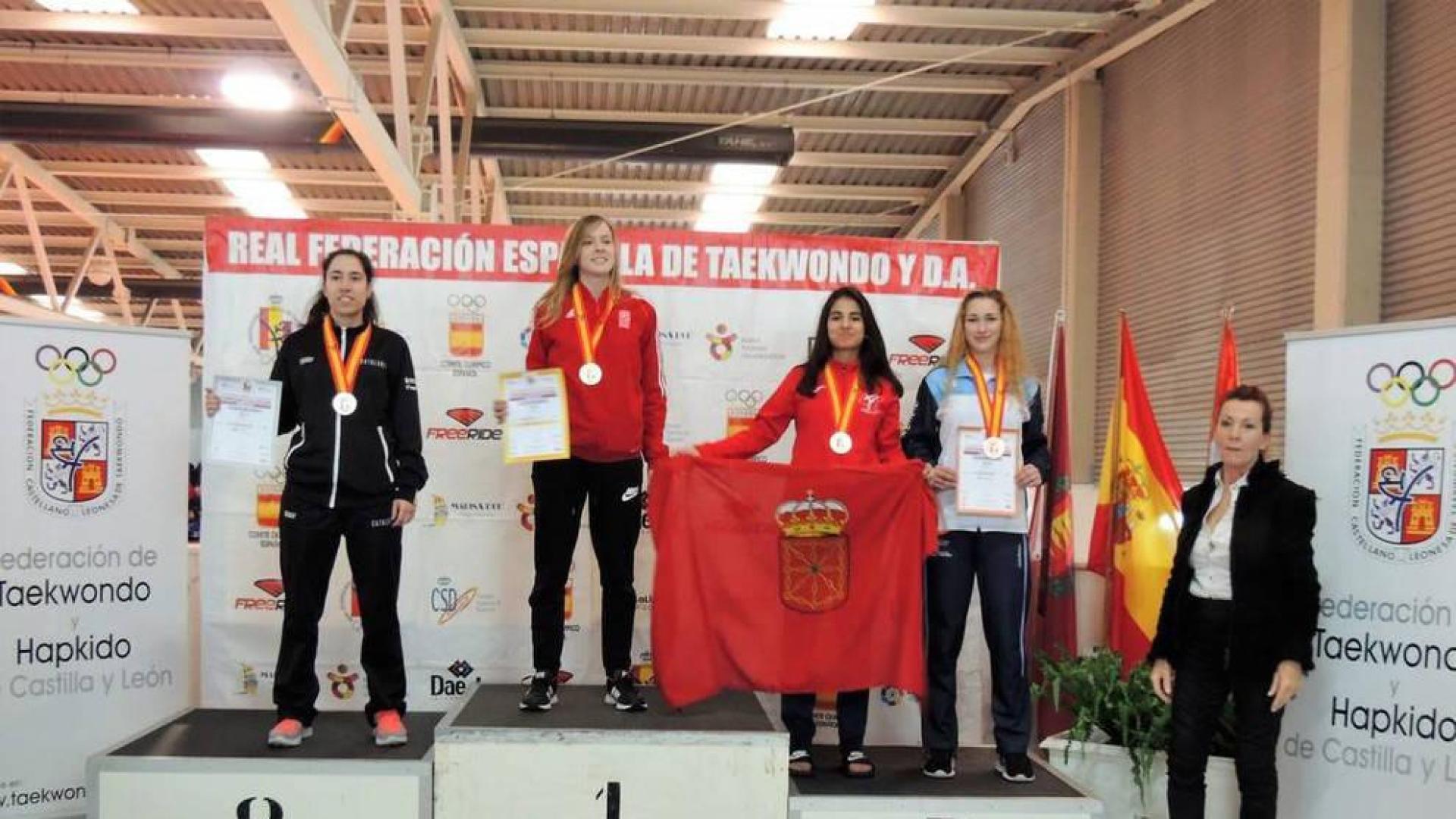 Ane Cinto rubrica un doble podio nacional de Taekwondo