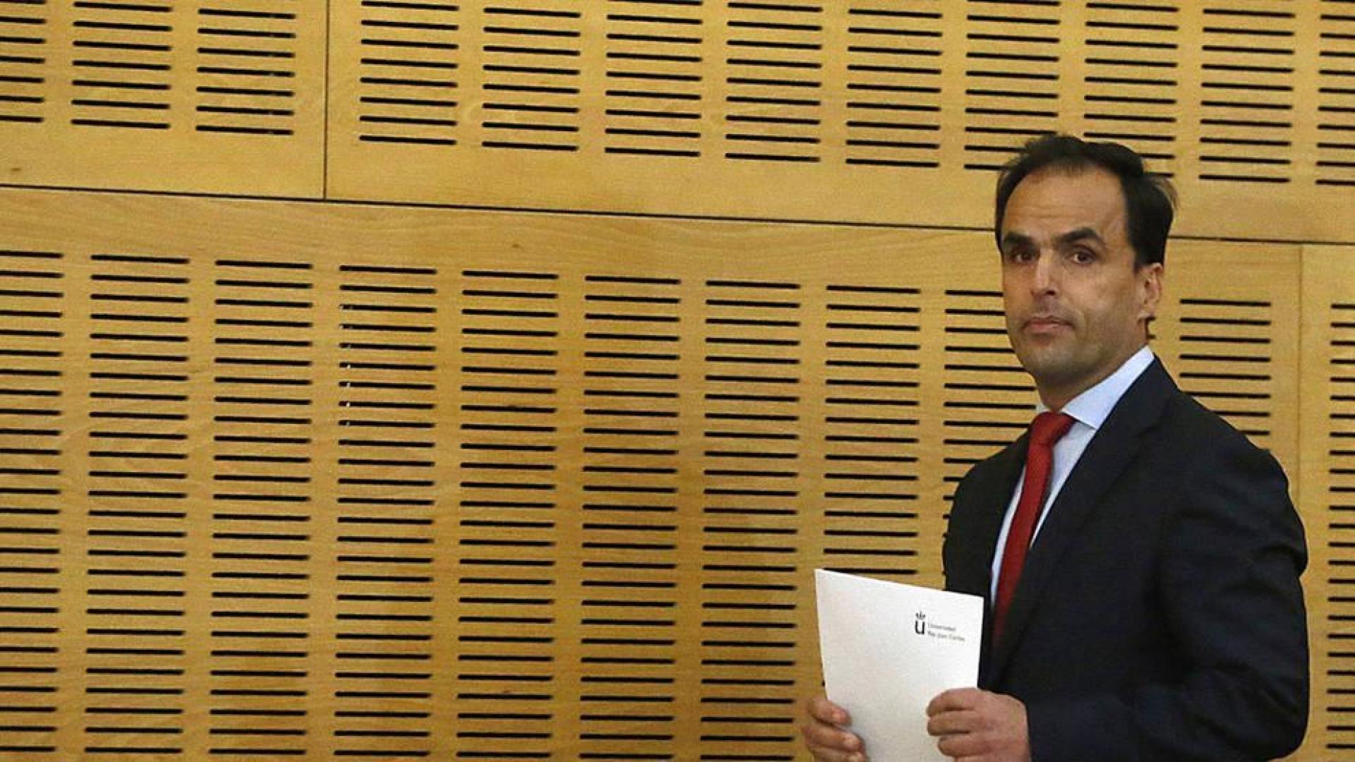 El rector niega haber manipulado la documentación del máster de Cifuentes