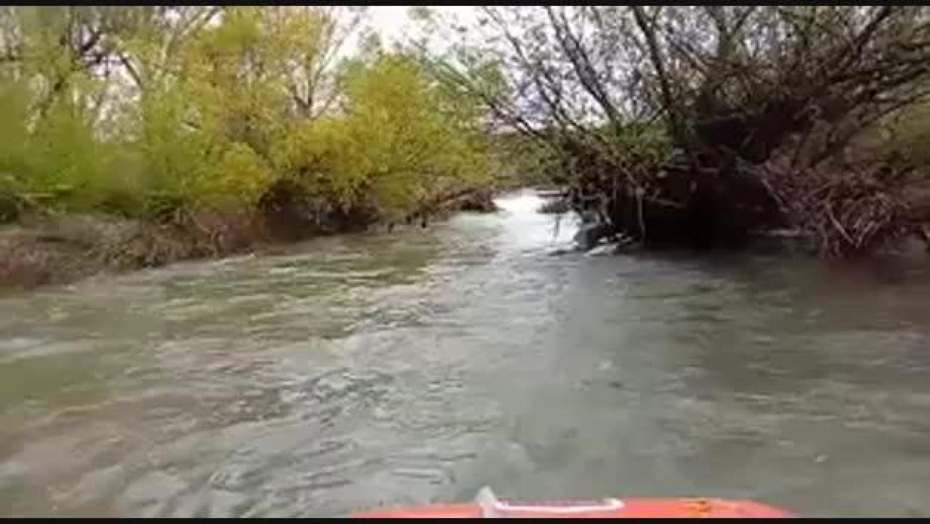 Los bomberos continúan buscando al desaparecido en el Ebro