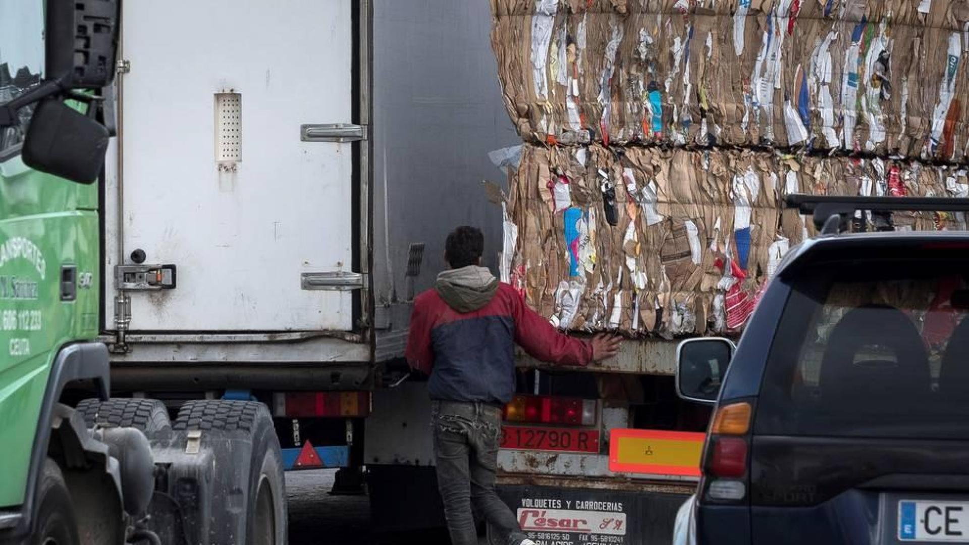 Fallece un menor marroquí atropellado por un camión en el puerto de Ceuta