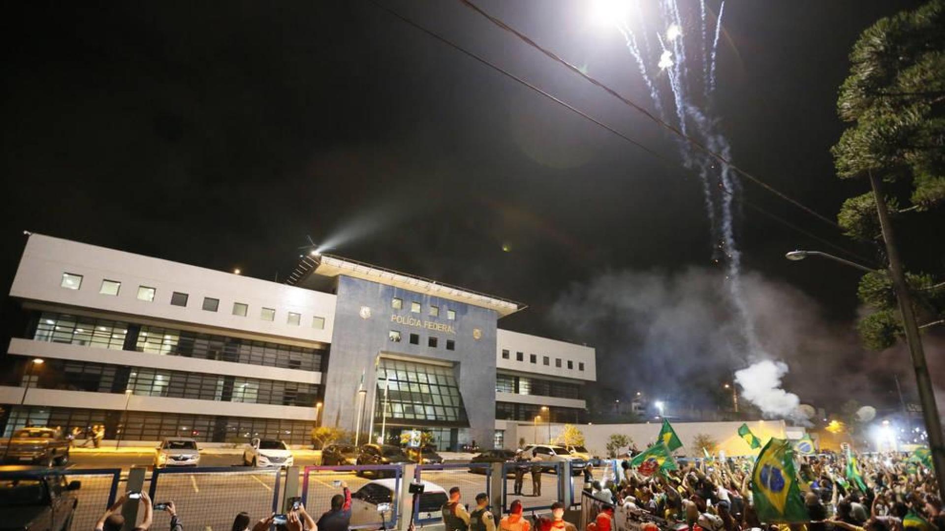 Nace 'Lula Libre', el campamento a pocos metros de la celda del expresidente