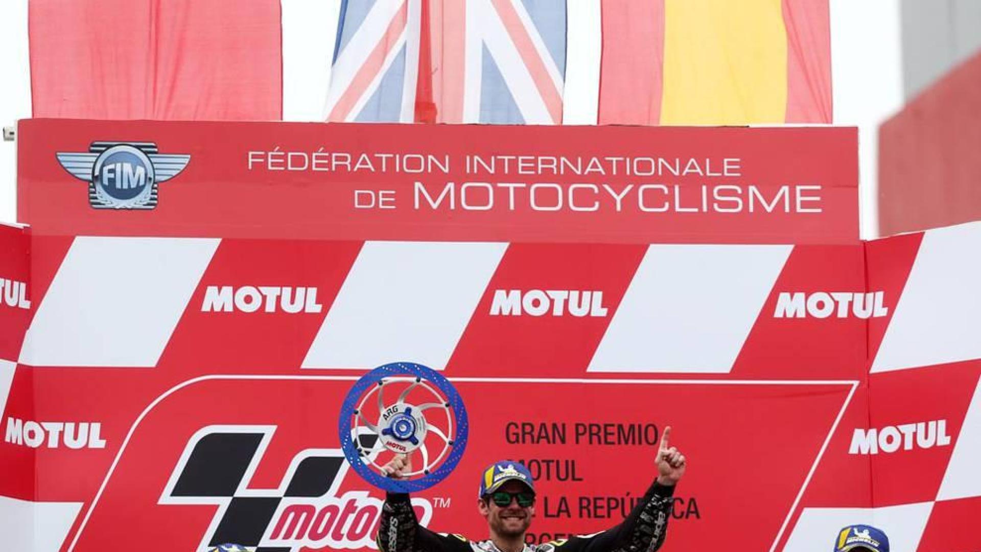 Crutchlow gana en el caos de Termas de Río Hondo y Márquez paga caro su ímpetu