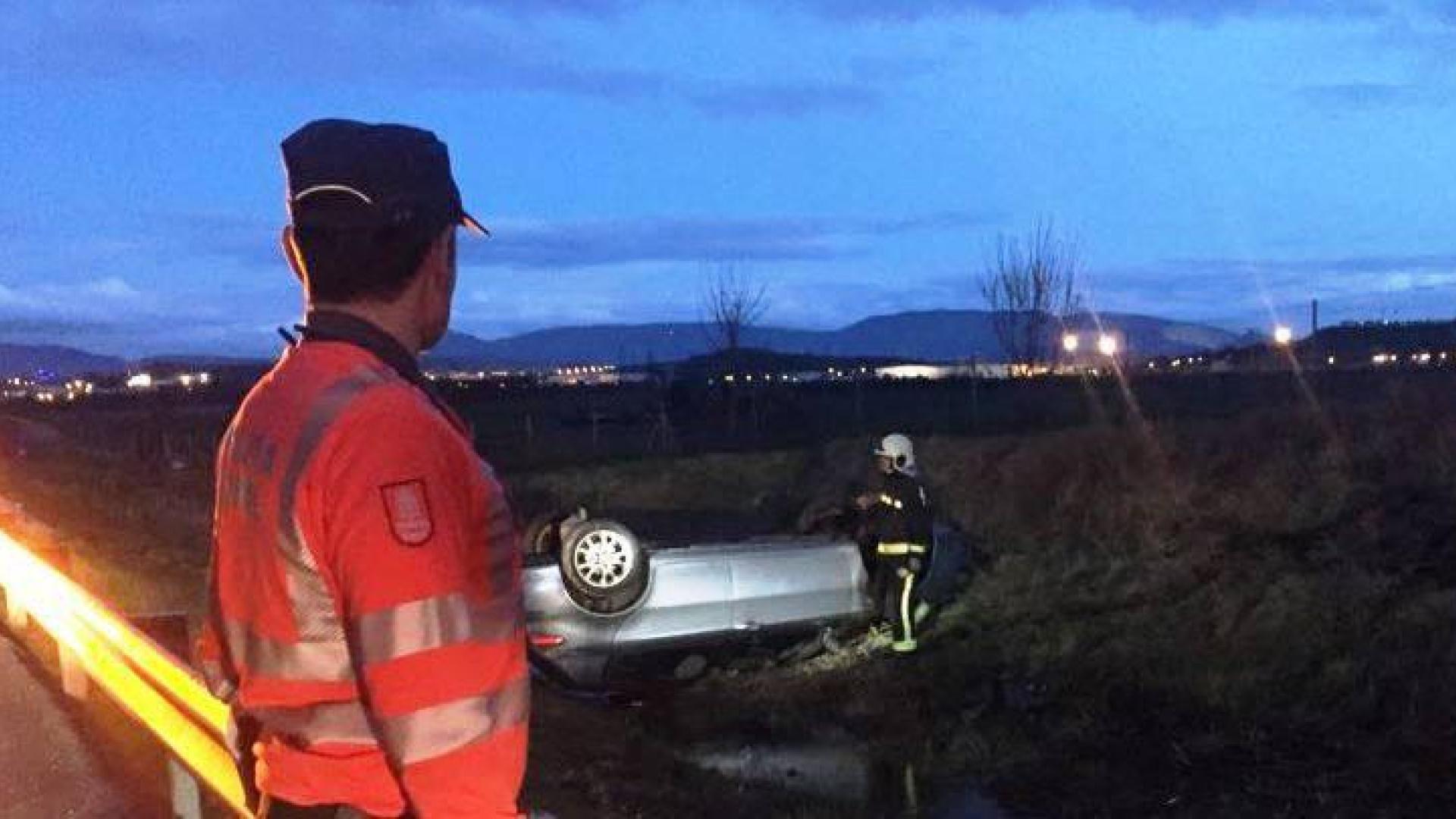 Trasladadas dos personas al CHN tras una salida de vía en la AP-15, en Berriozar