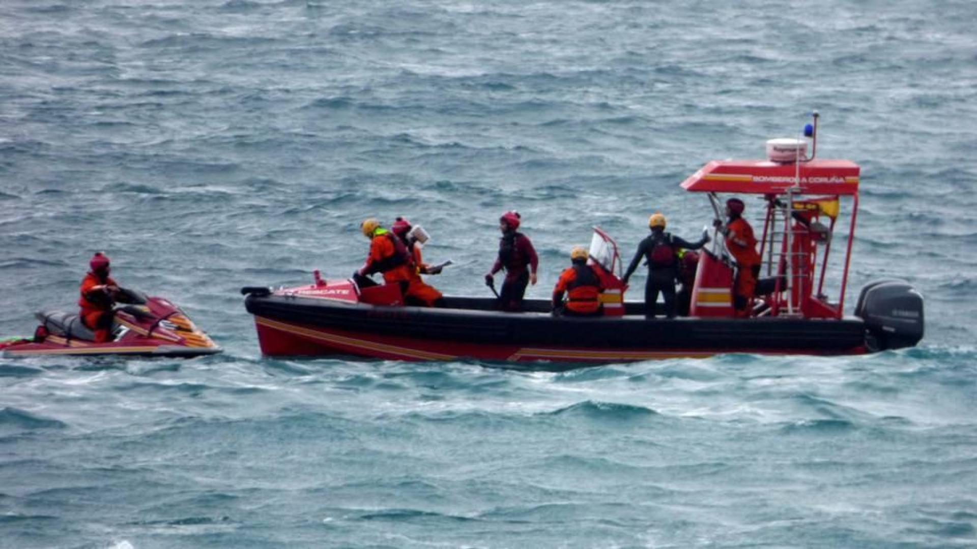 Localizan un cuerpo en la zona donde fue arrastrada por el mar una joven