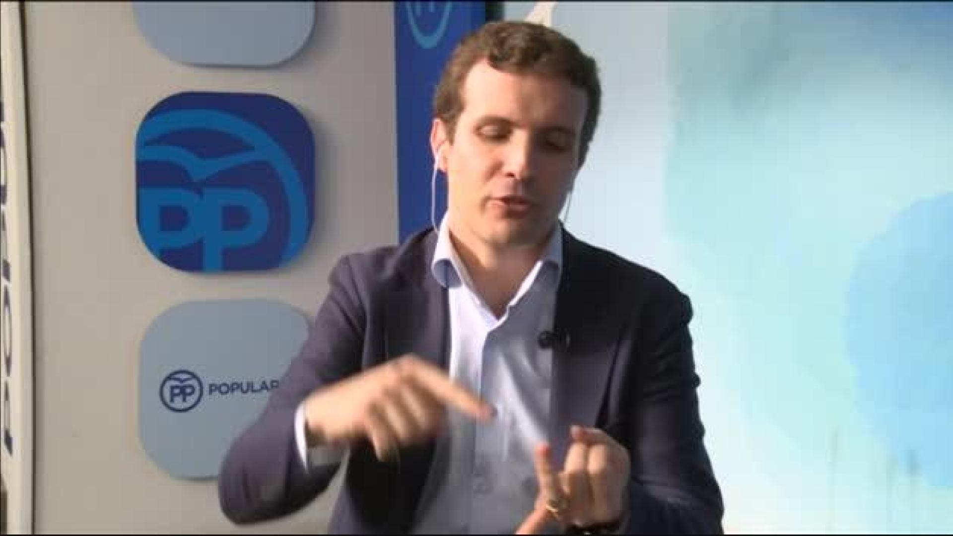 Casado niega haber recibido trato de favor para conseguir su máster