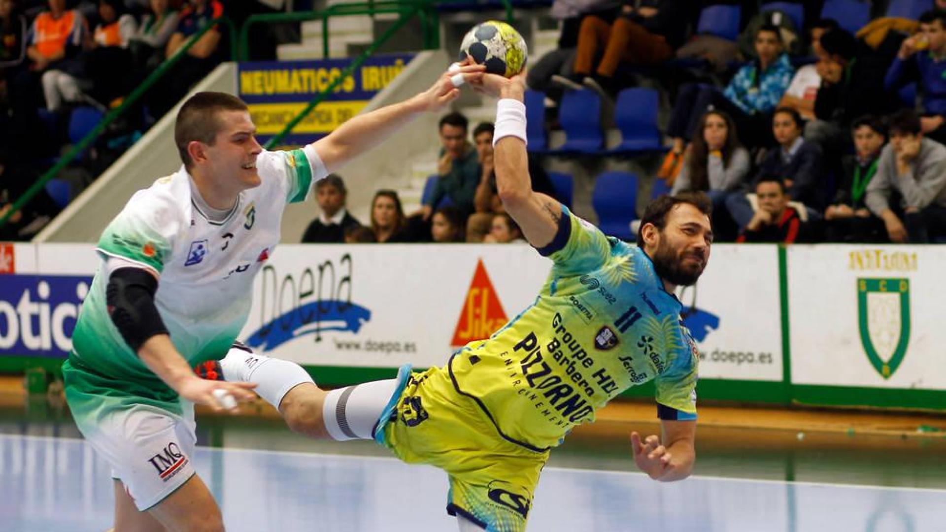 El internacional Antonio Bazán renueva con Anaitasuna por dos temporadas