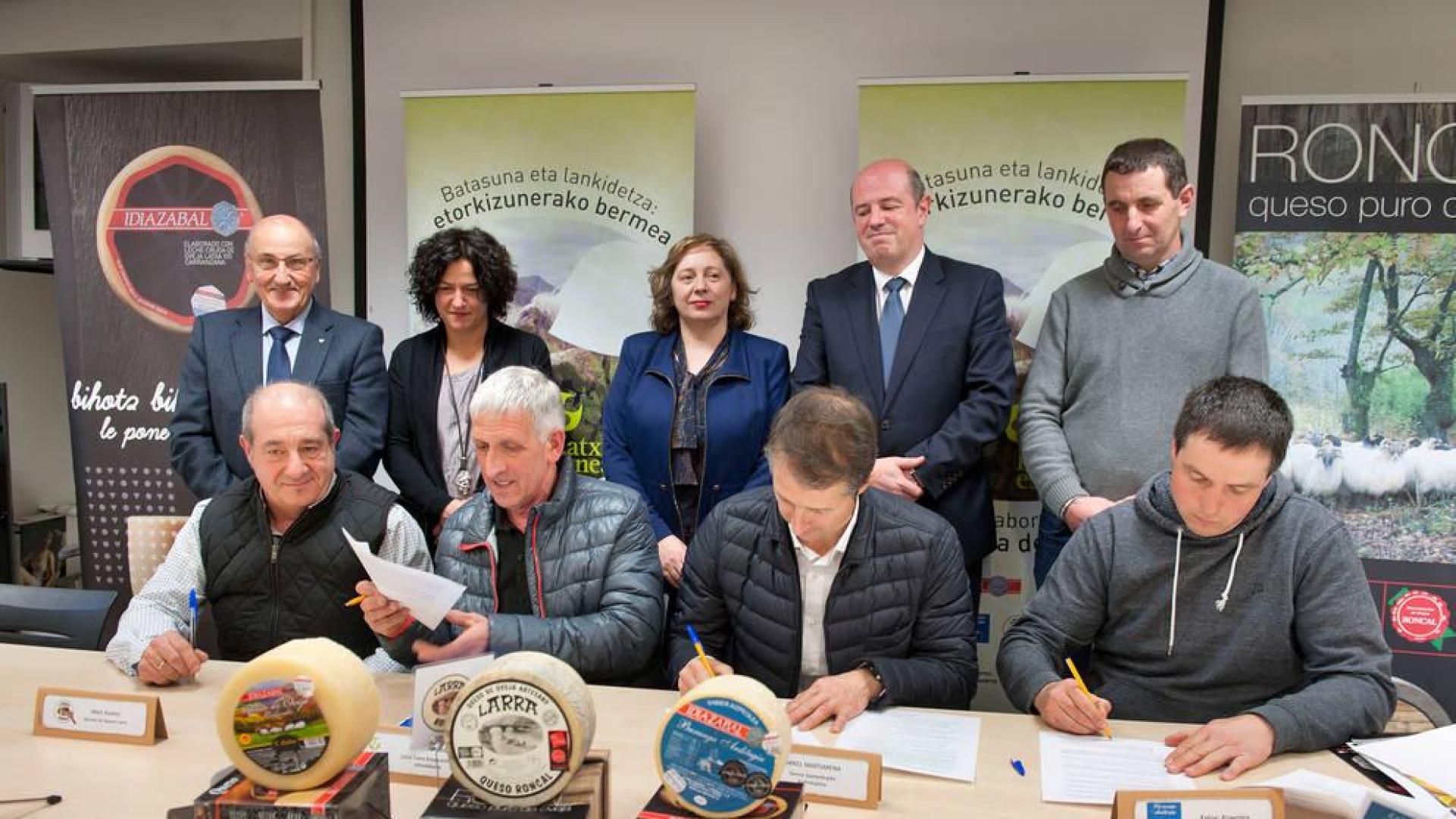 Reivindican la cadena de valor de la producción de los quesos Idiazábal y Roncal