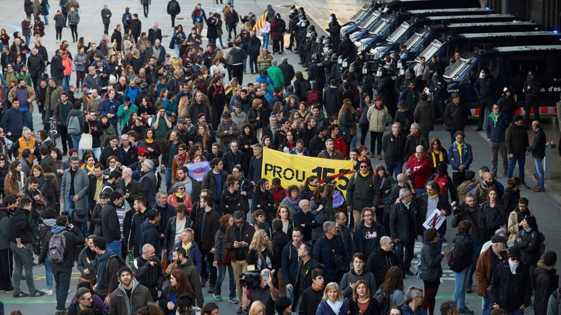 Se activa en Cataluña el plan para proteger sedes oficiales y de partidos de las protestas