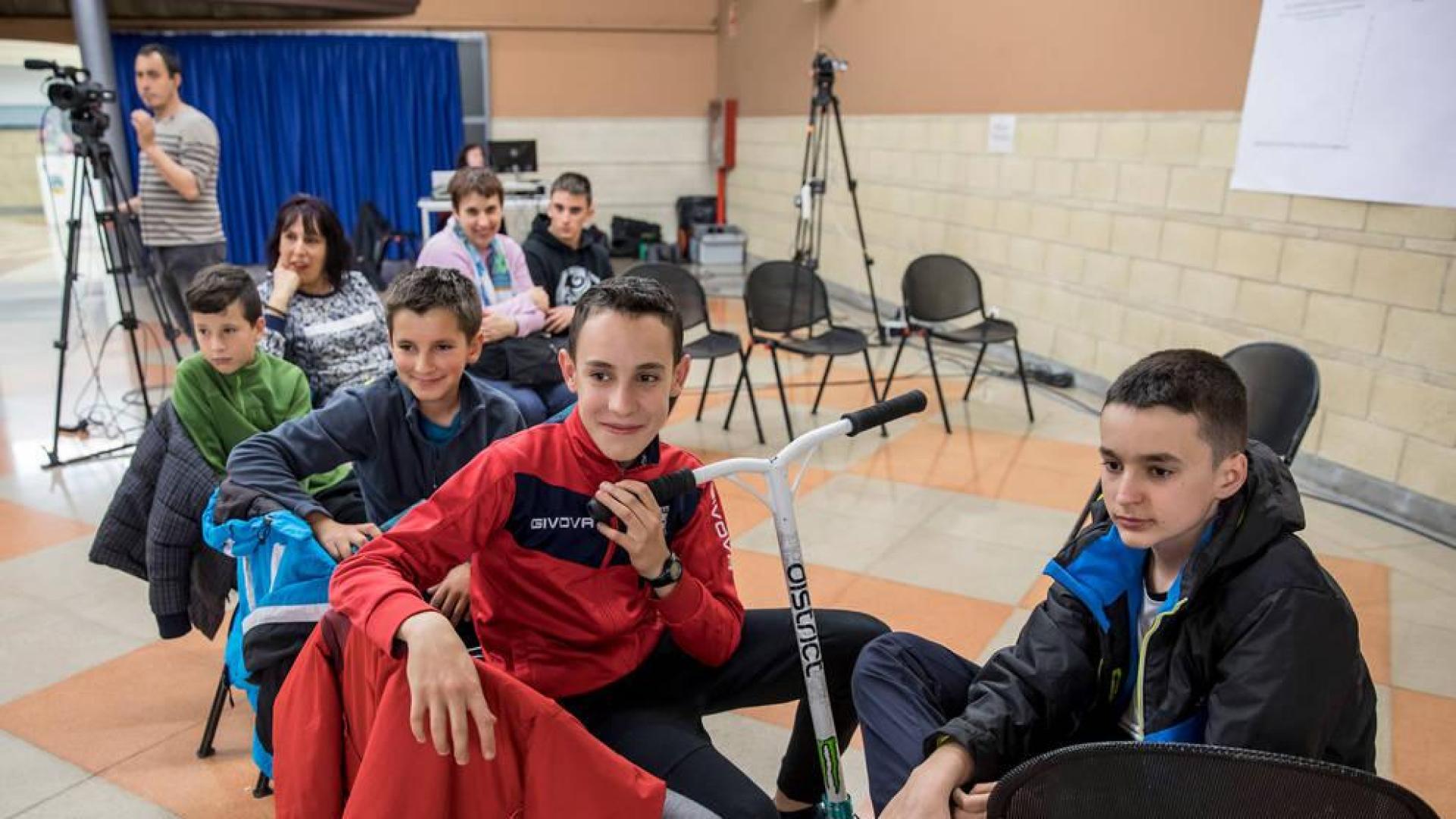 Piden una encuesta vecinal de la zona azul en el foro de la Rochapea