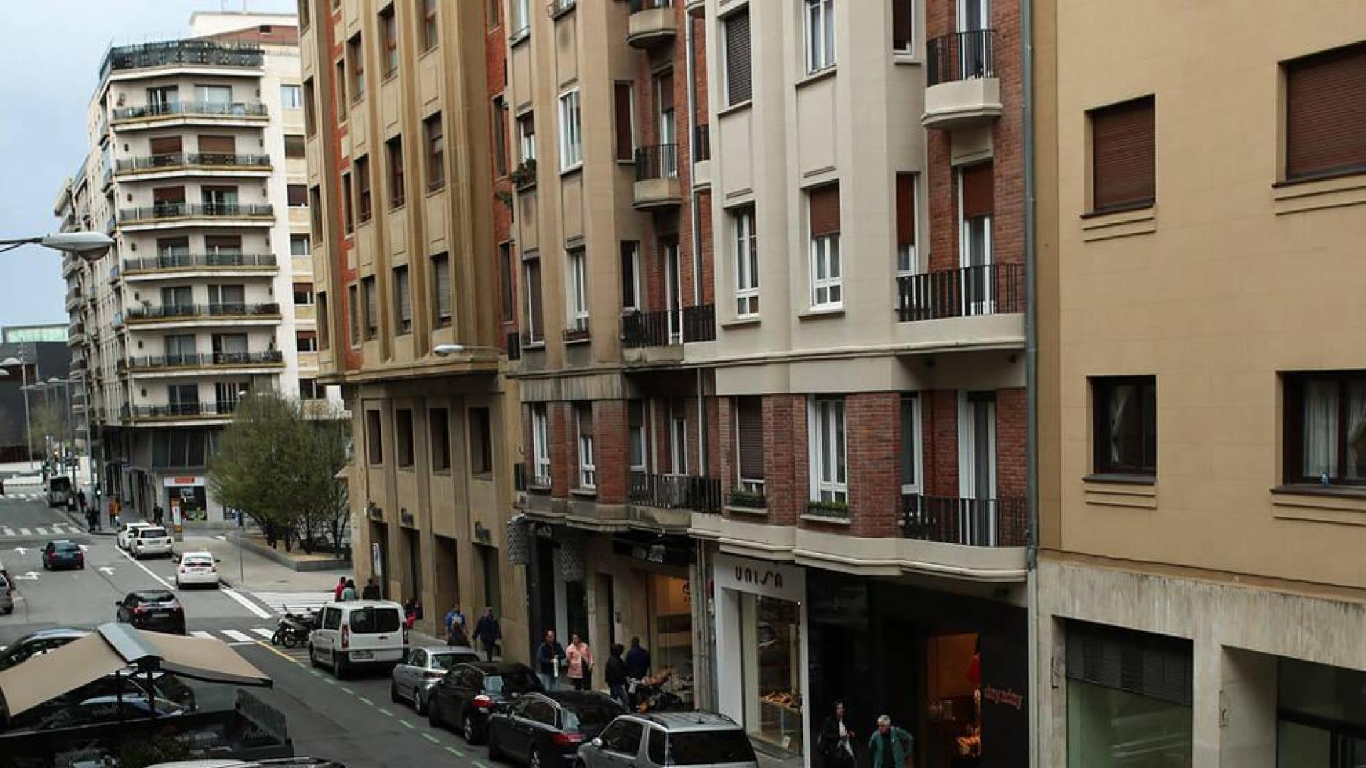 El Ayuntamiento accede y amplía las plazas rojas de aparcamiento