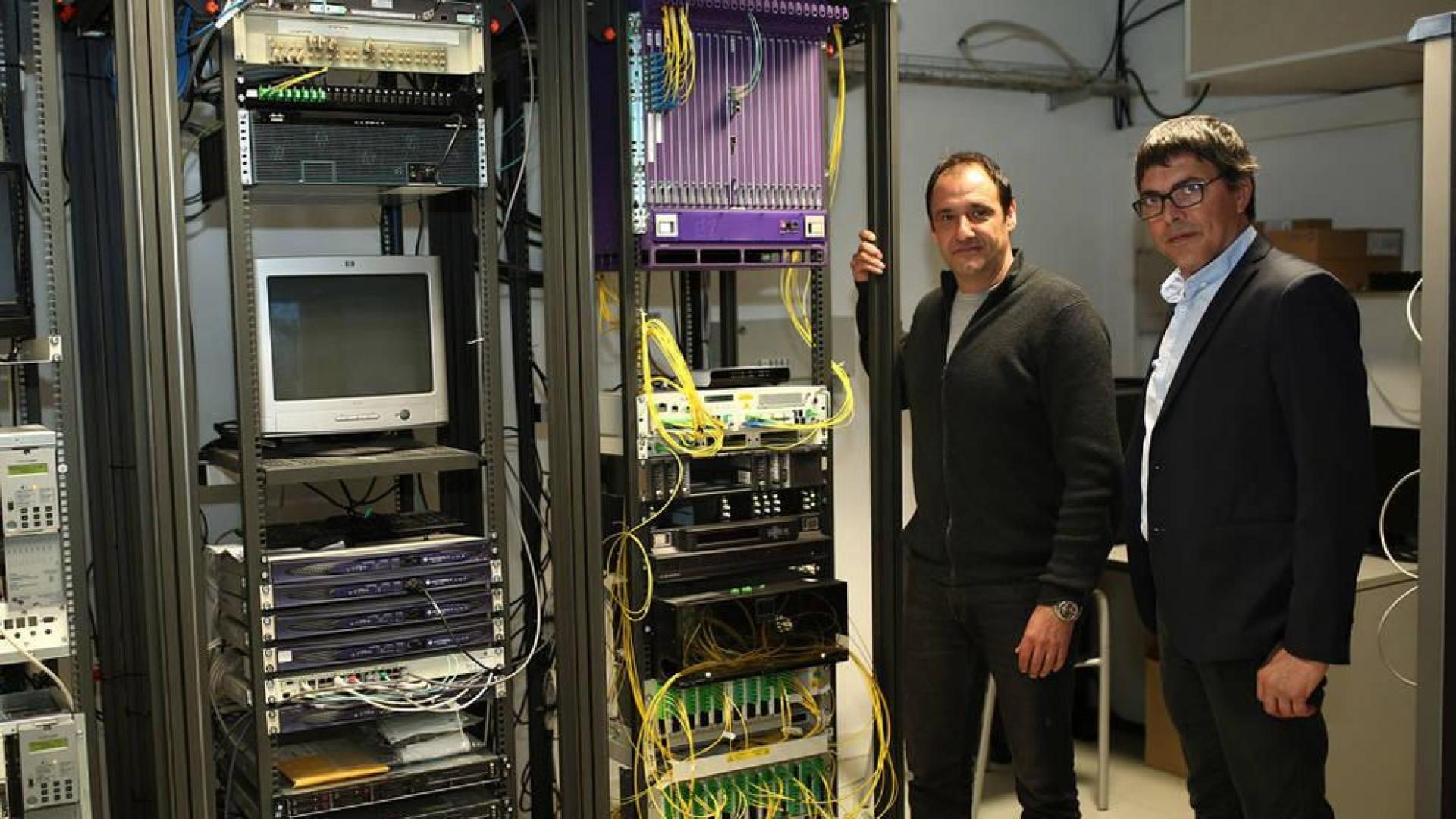 Félix y David, los guardianes de la teledistribución del valle de Aranguren