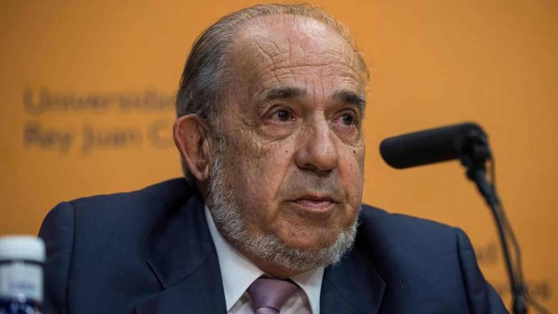 La Rey Juan Carlos suspende al director del instituto del máster de Cifuentes