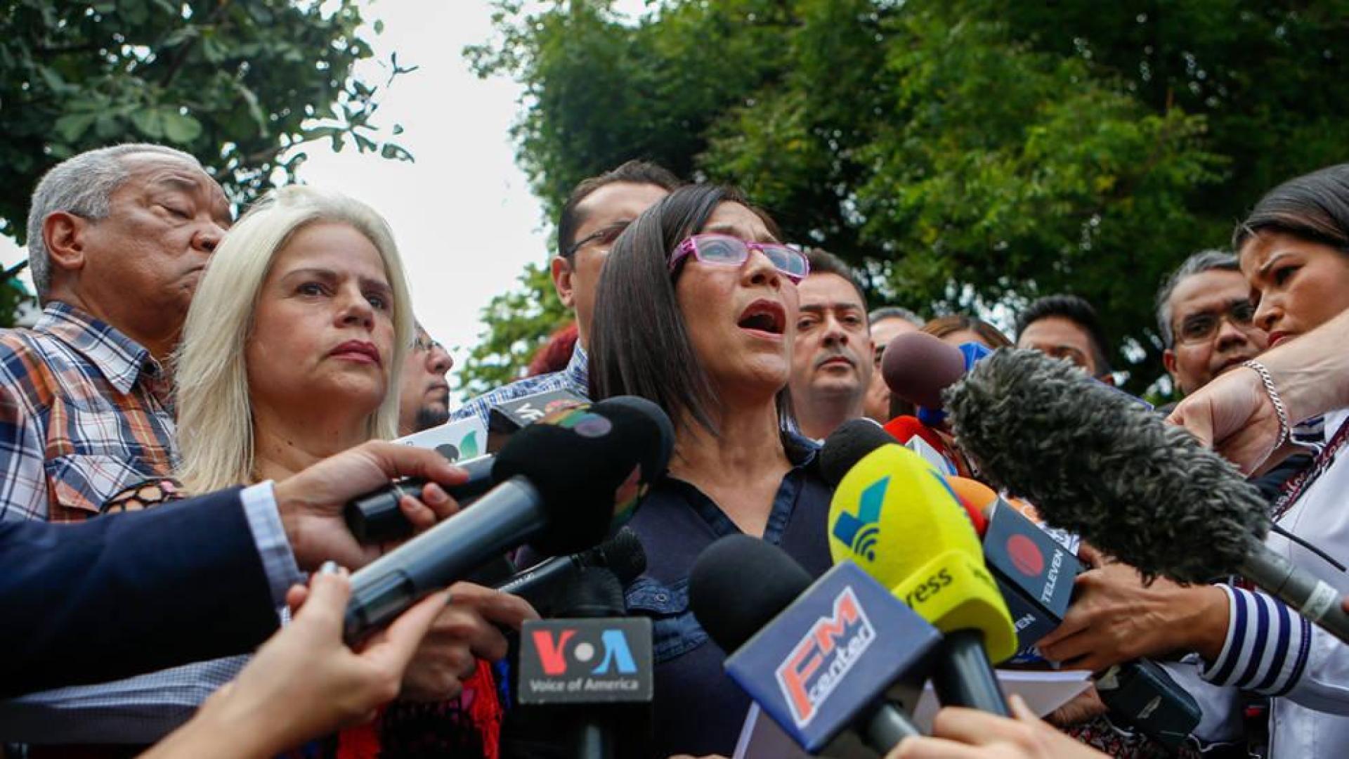 La oposición venezolana aumenta la presión contra las elecciones de mayo