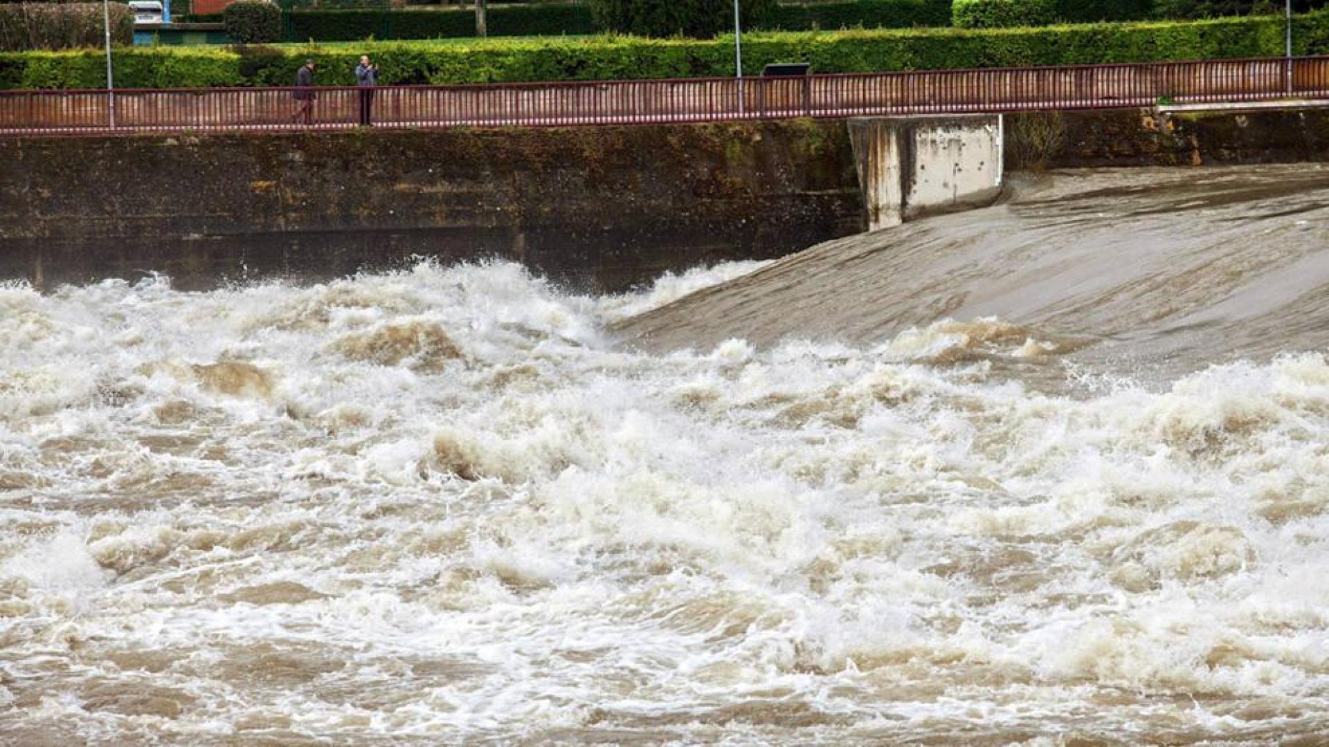 Gastan una broma "pesada" a los bomberos con un muñeco en el Ebro