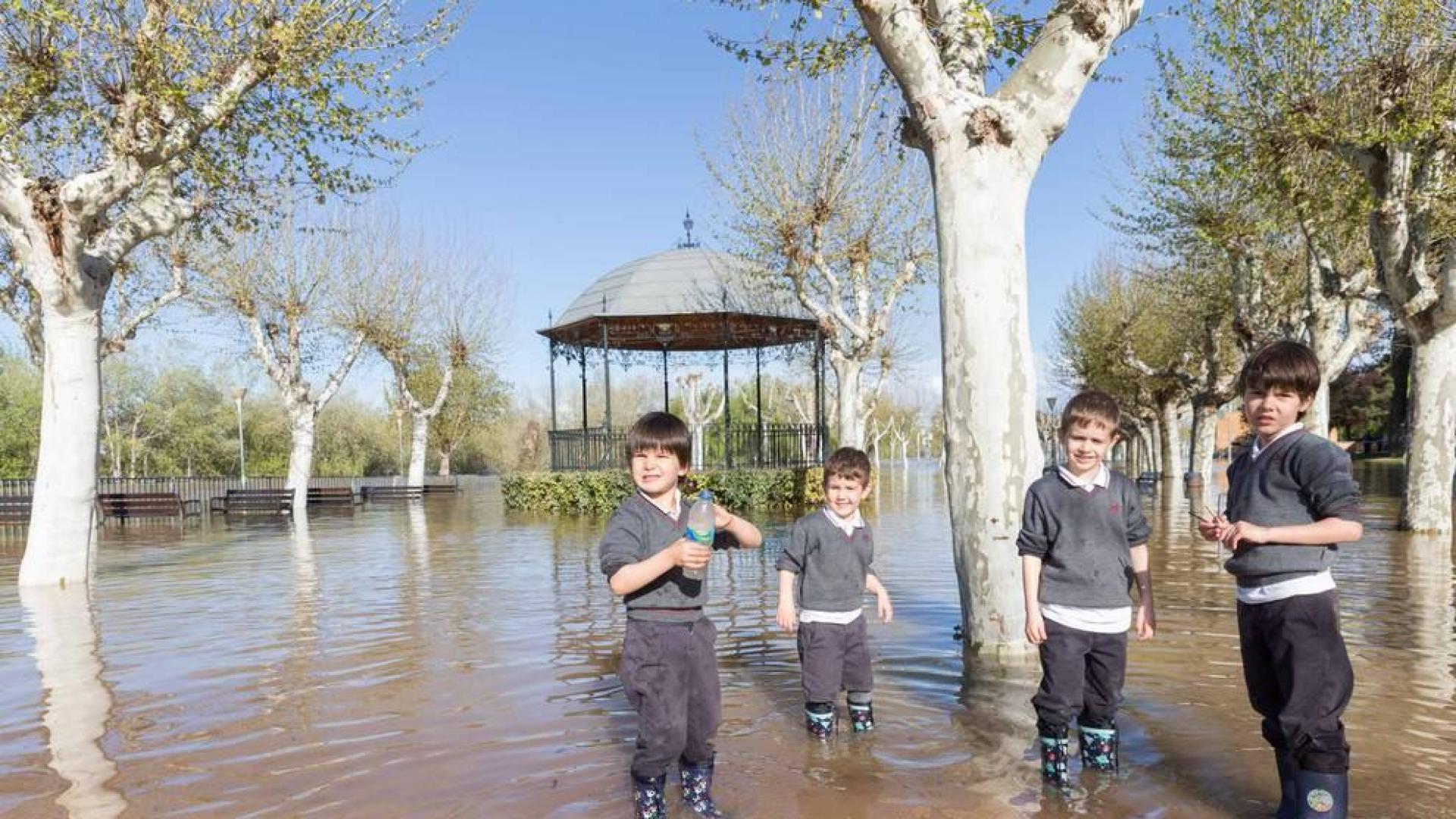 Expectación y daños por la riada en Tudela: testimonios de los vecinos