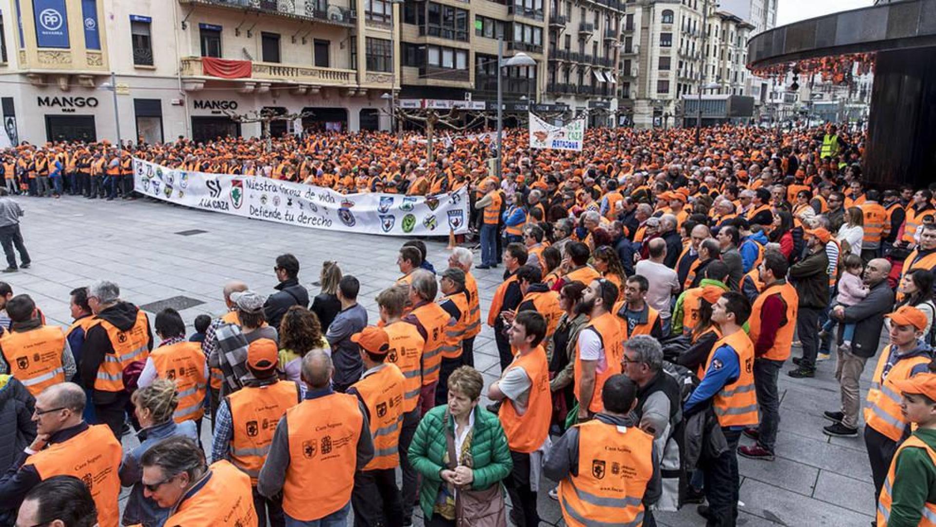 Cientos de cazadores navarros defienden una afición que es "una forma de vida"