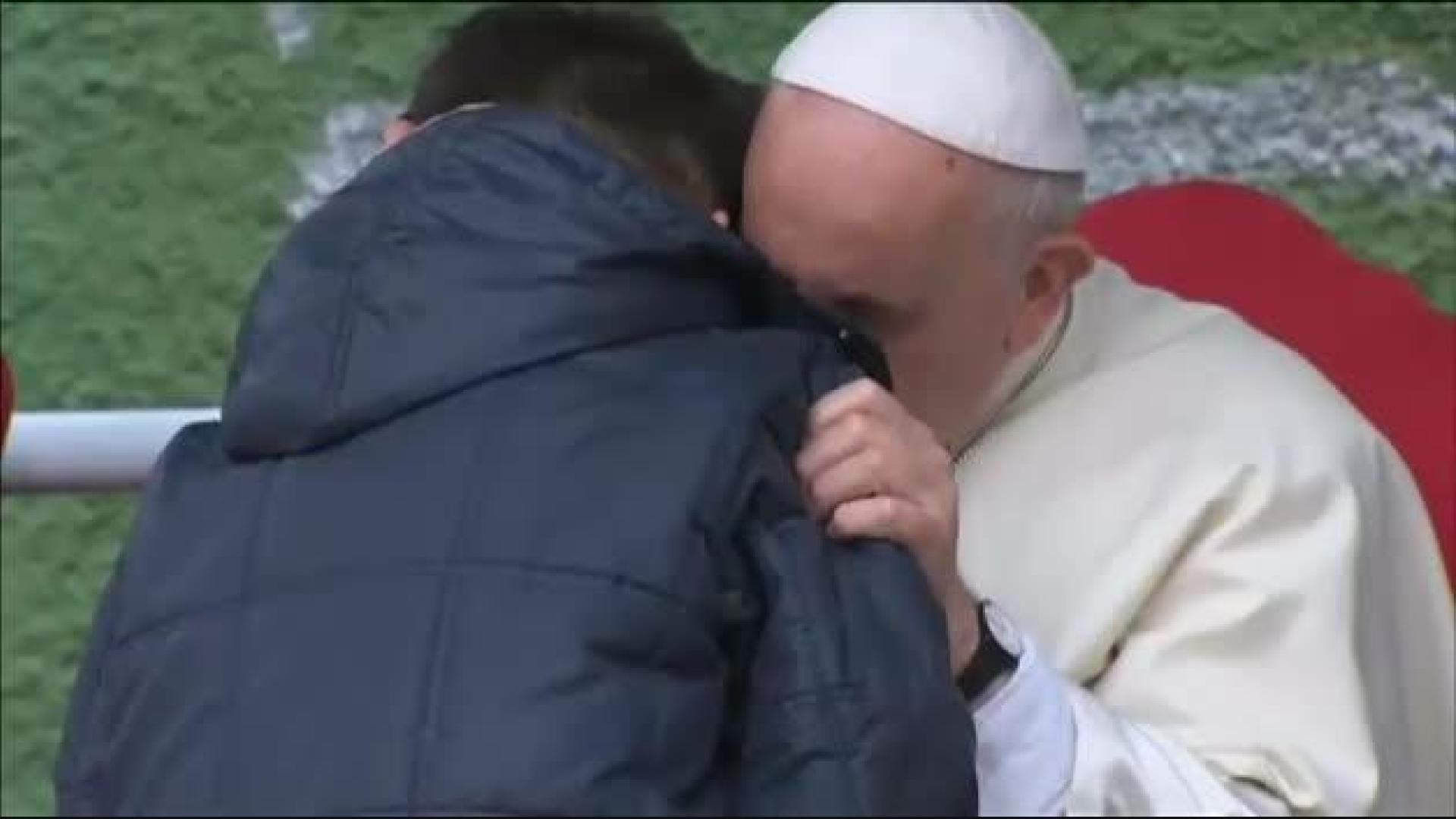 El Papa consuela a un niño preocupado por el alma de su padre ateo